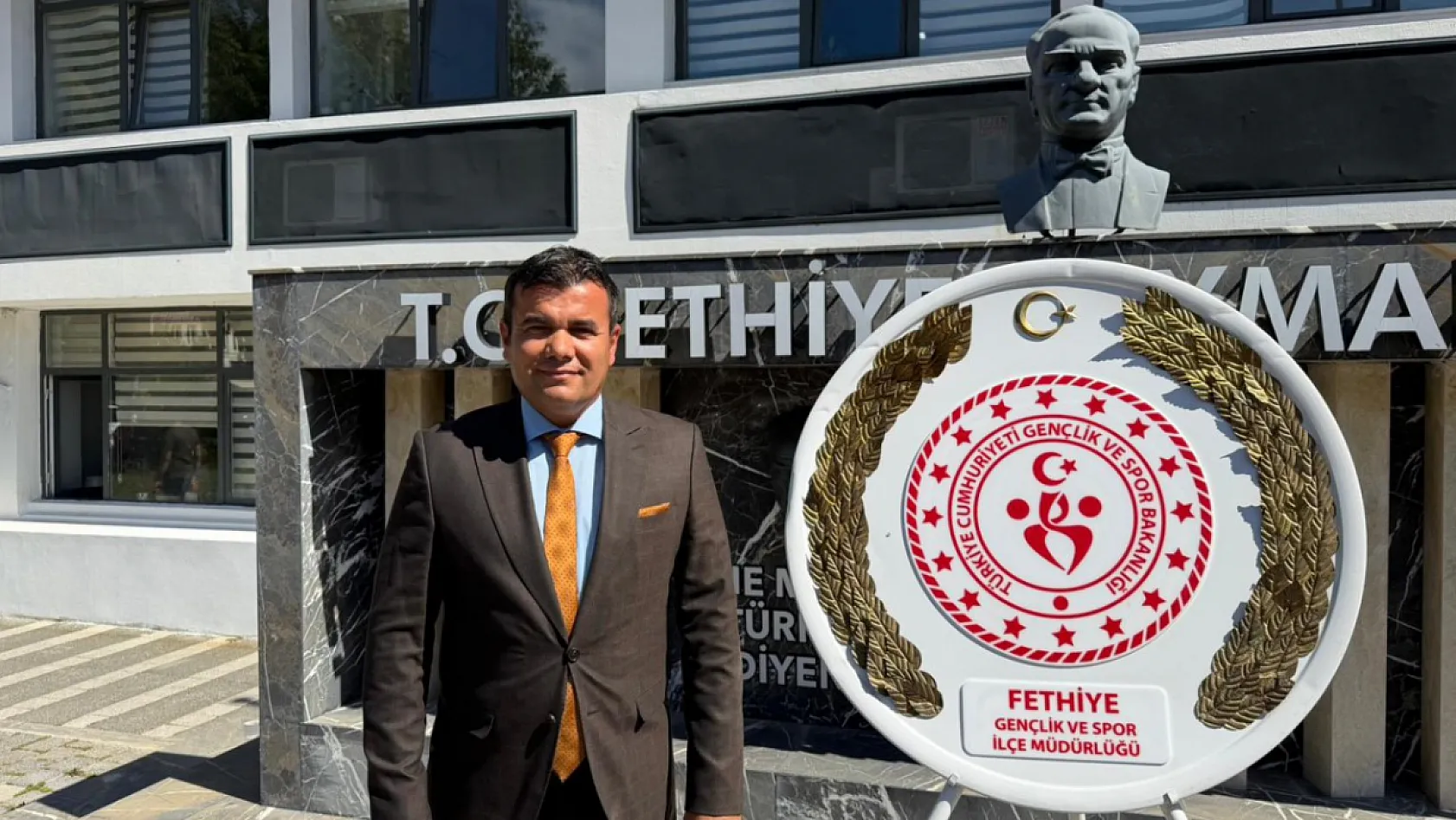 Fethiye'de 15-21 Mayıs Gençlik Haftası Çelenk Töreniyle Başladı