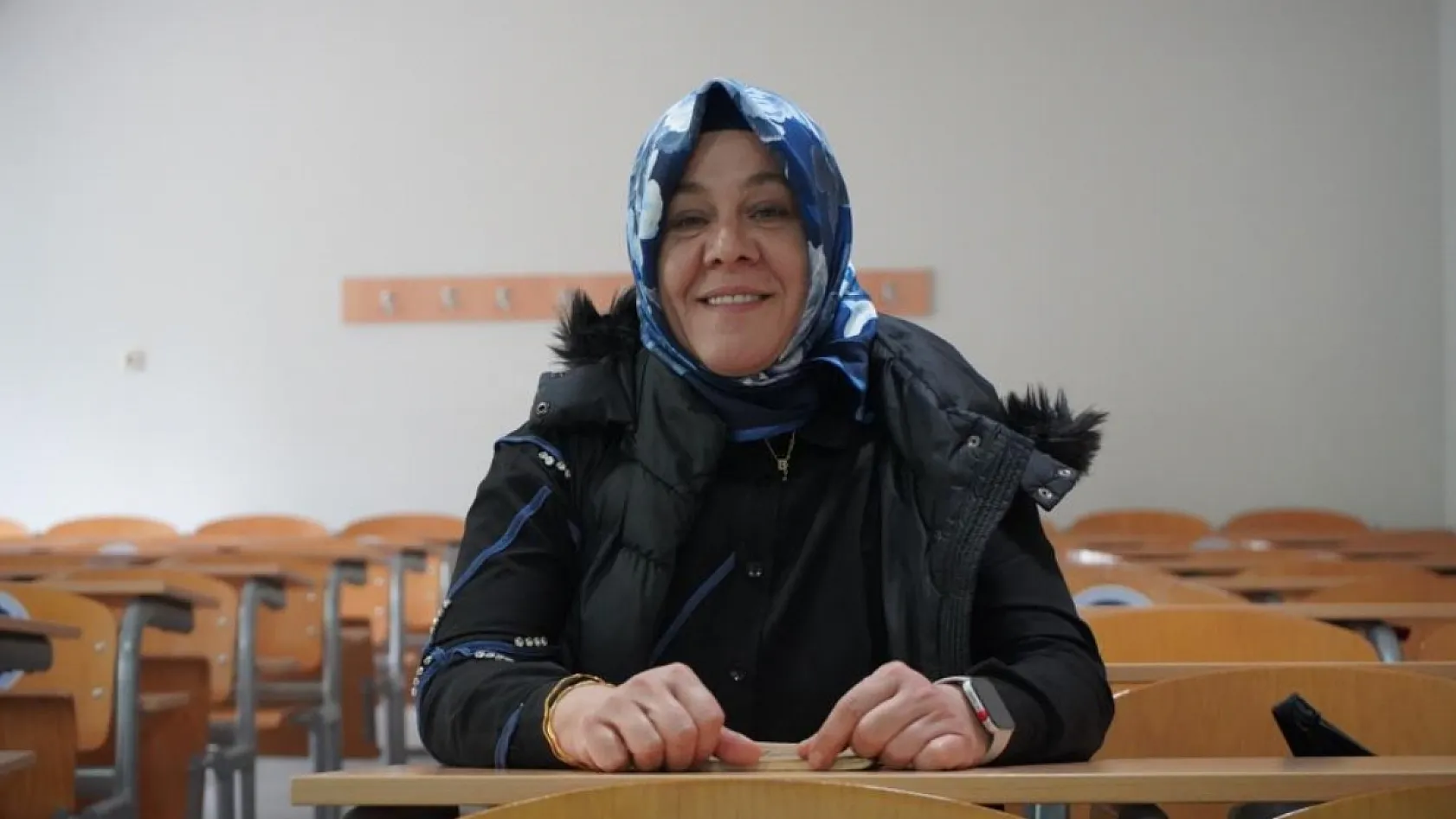 İki çocuk annesi, kızının 'yapabilirsin' sözüyle üniversiteli oldu