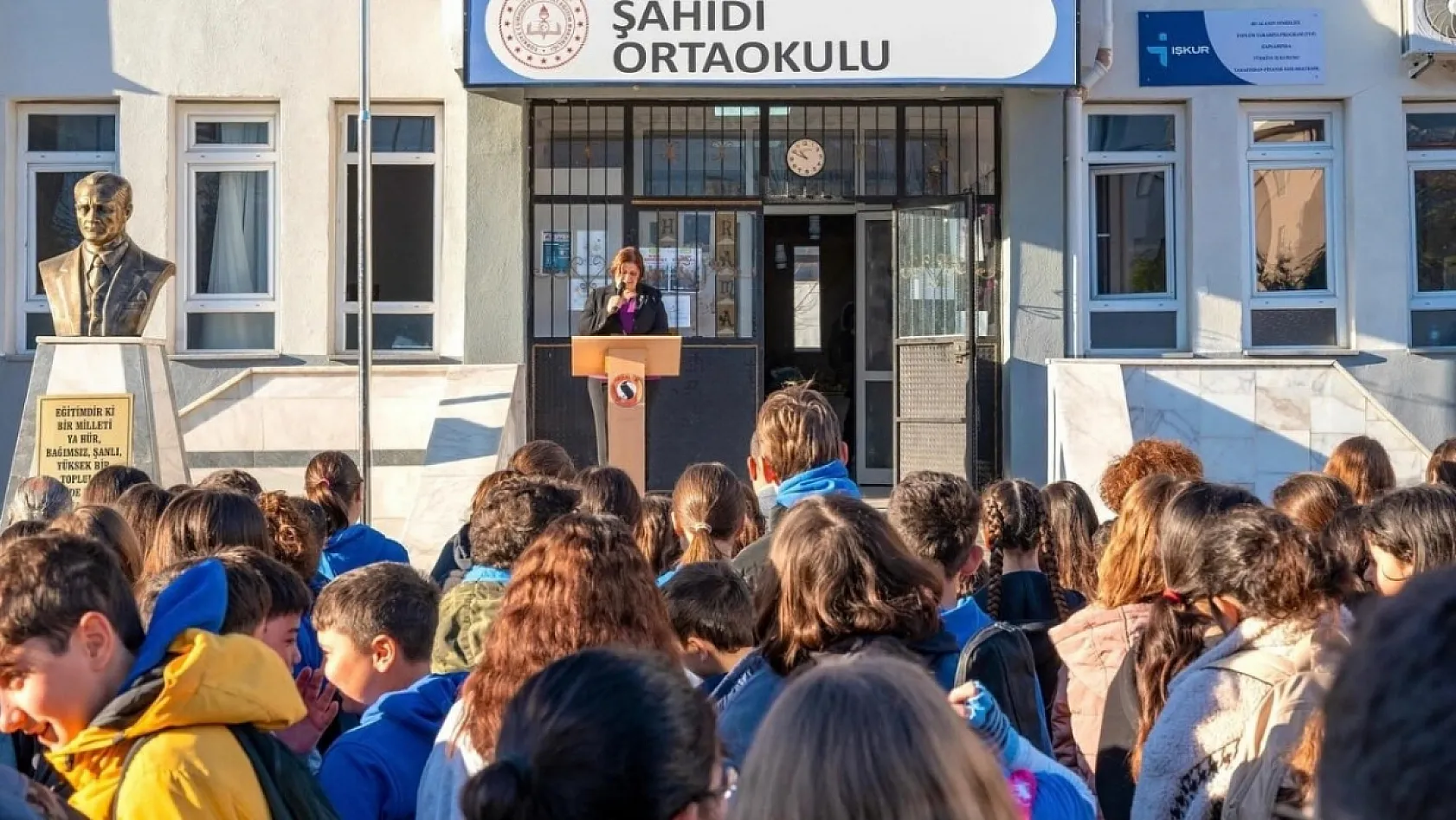 Menteşe İlçe Milli Eğitim Müdürü Keleş, Şâhidi Ortaokulu'nda öğrenci ve öğretmenlerle buluştu