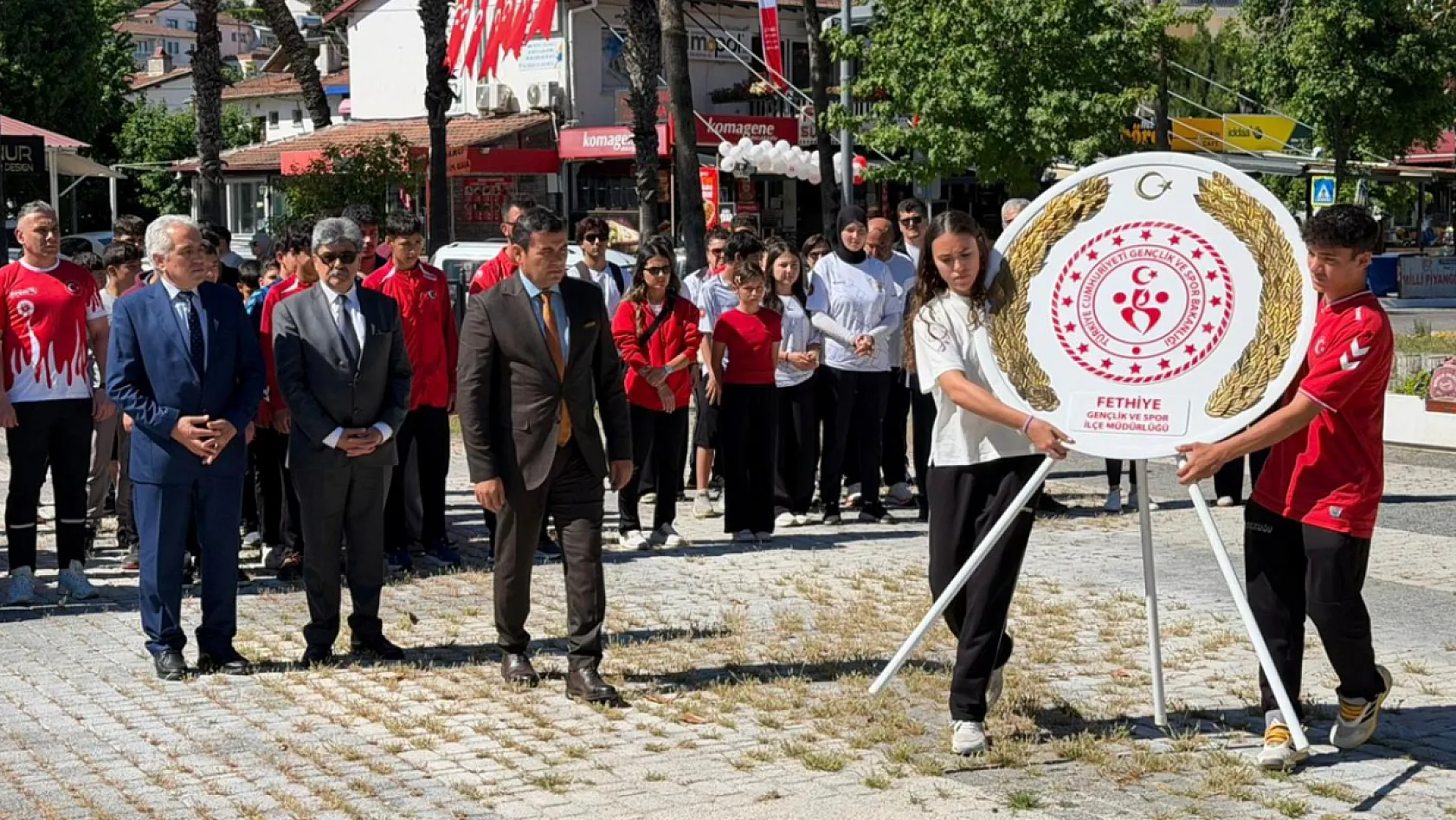 Fethiye'de 15-21 Mayıs Gençlik Haftası Çelenk Töreniyle Başladı
