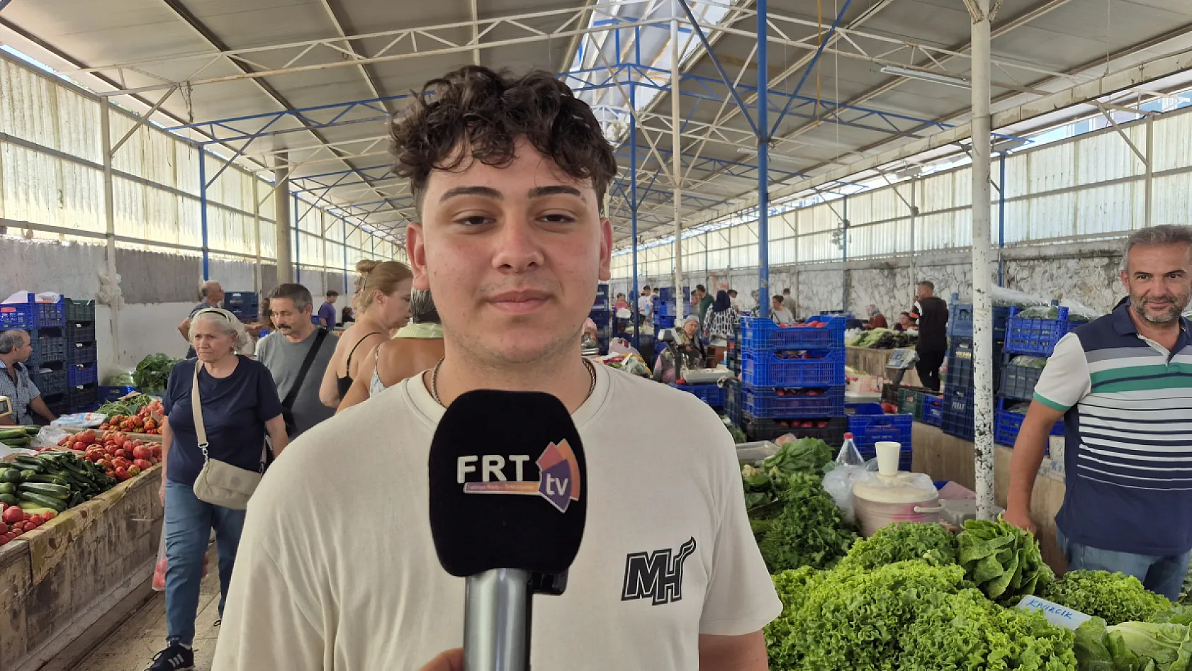 Fethiye Cuma Pazarı'nda üretici dertli: 'Kurtarmasa da kurtardı diyoruz'