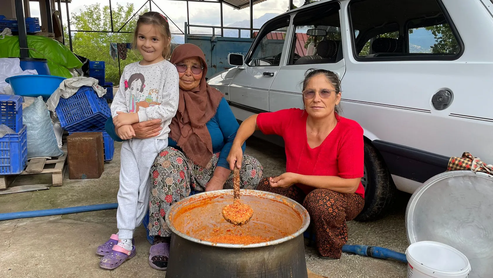 Fethiye'de Kış Sofralarının Vazgeçilmezi Geleneksel Tarhana Yapımı Başladı