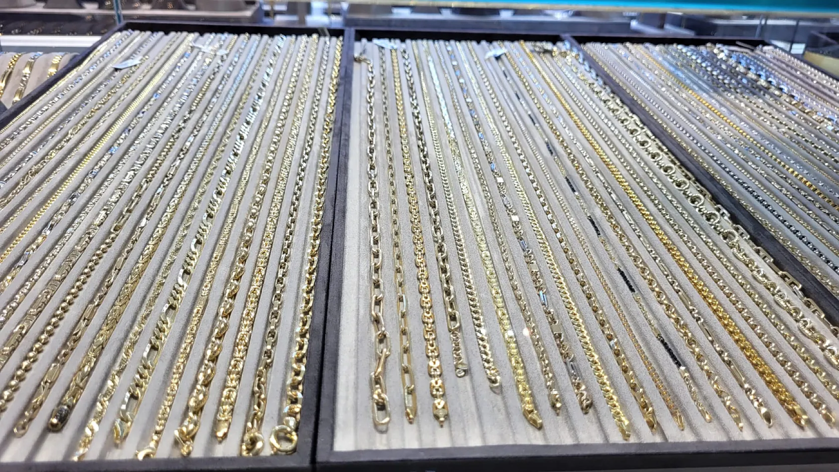 Altın zirveye koşuyor! Gram altın 3.419 TL'yi gördü