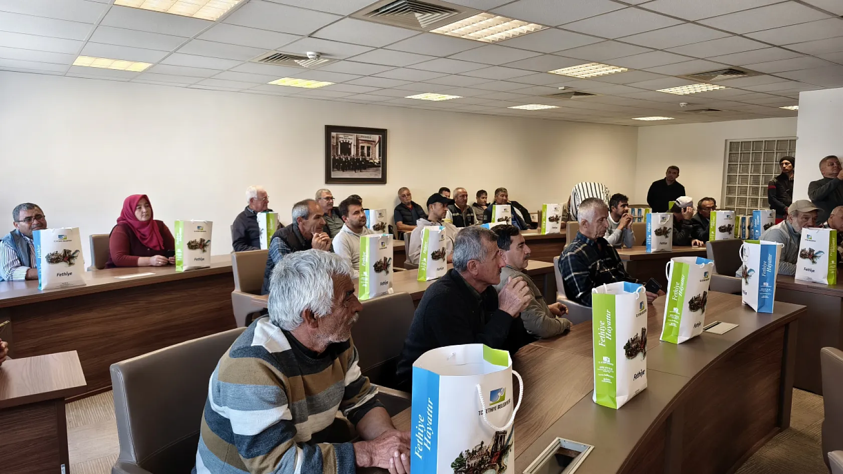 Fethiye Belediyesi'nden arıcılara destek:  Arıcı körüğü dağıtımı gerçekleşti