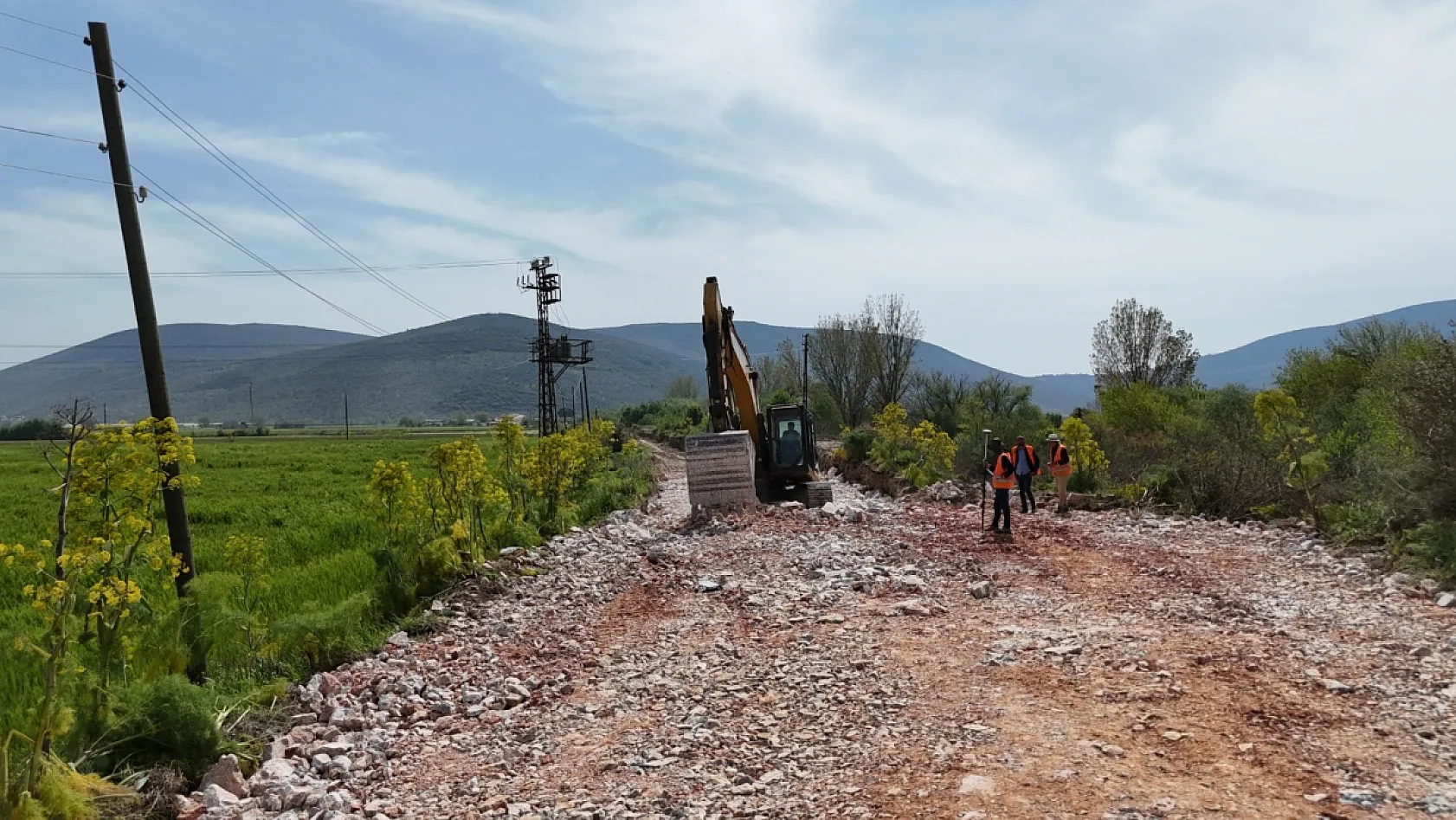 Büyükşehir'in Milas Kırsalındaki 80 Milyonluk Yol Yatırımı Devam Ediyor