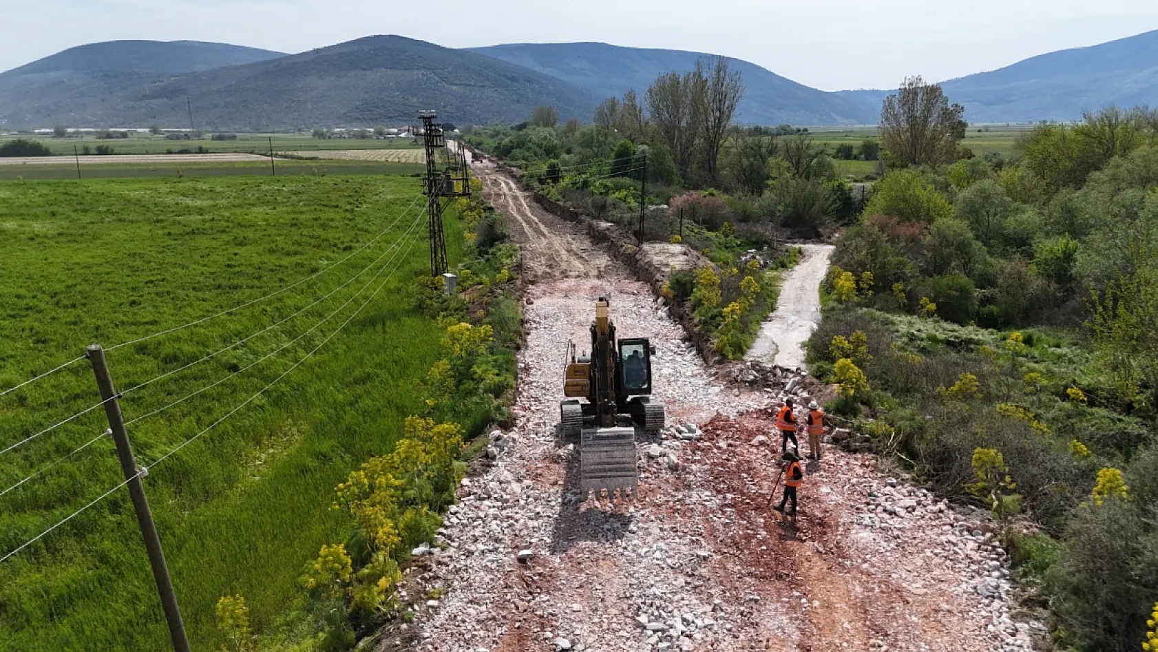 Büyükşehir'in Milas Kırsalındaki 80 Milyonluk Yol Yatırımı Devam Ediyor