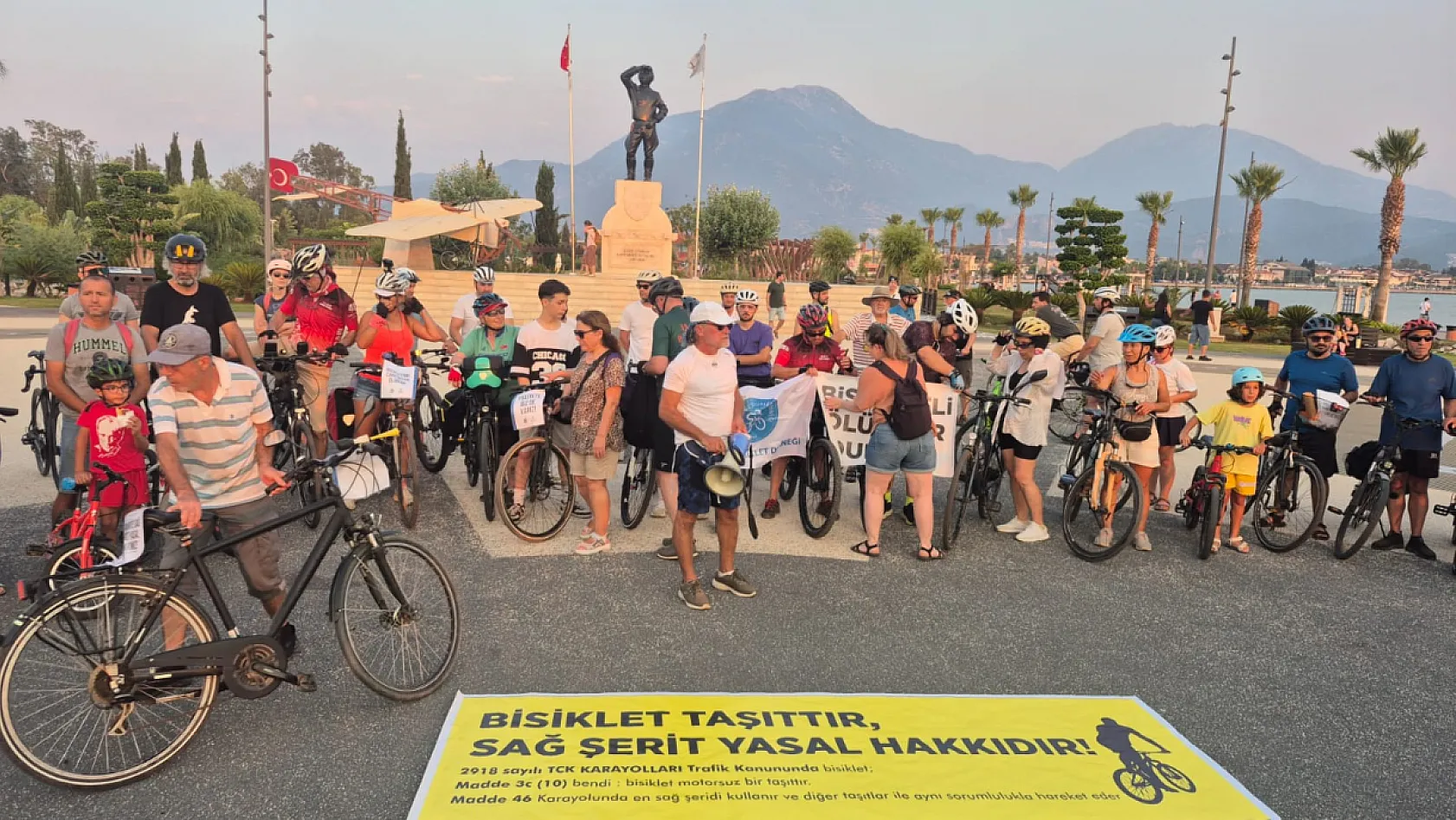 Fethiye'de Pedallar Özgür ve İlker İçin Döndü: 'Unutmadık, Unutmayacağız'