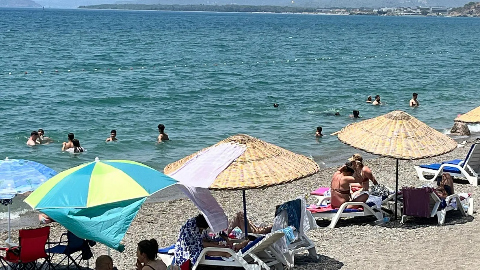 Fethiye'de Termometreler 42 Dereceyi Gösterdi, Çalış Plajı Tatilcilerle Doldu