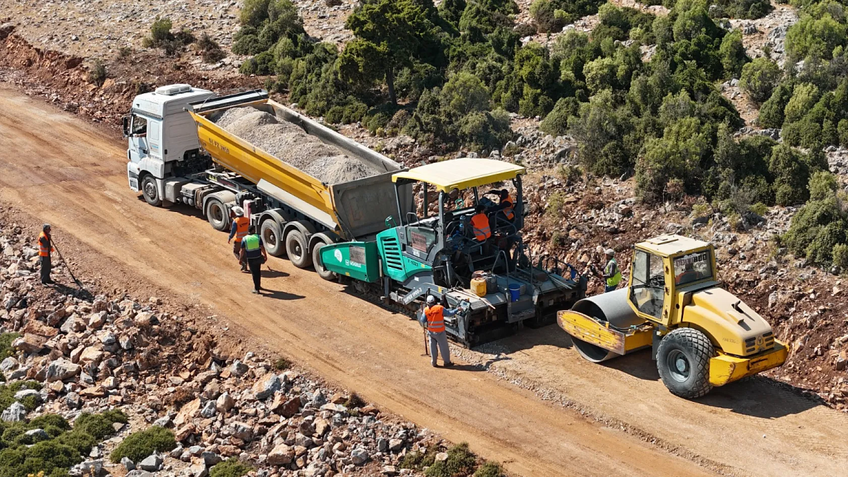 Büyükşehir'den Menteşe Kırsalına 36,5 Milyon TL'lik Yol Yatırımı