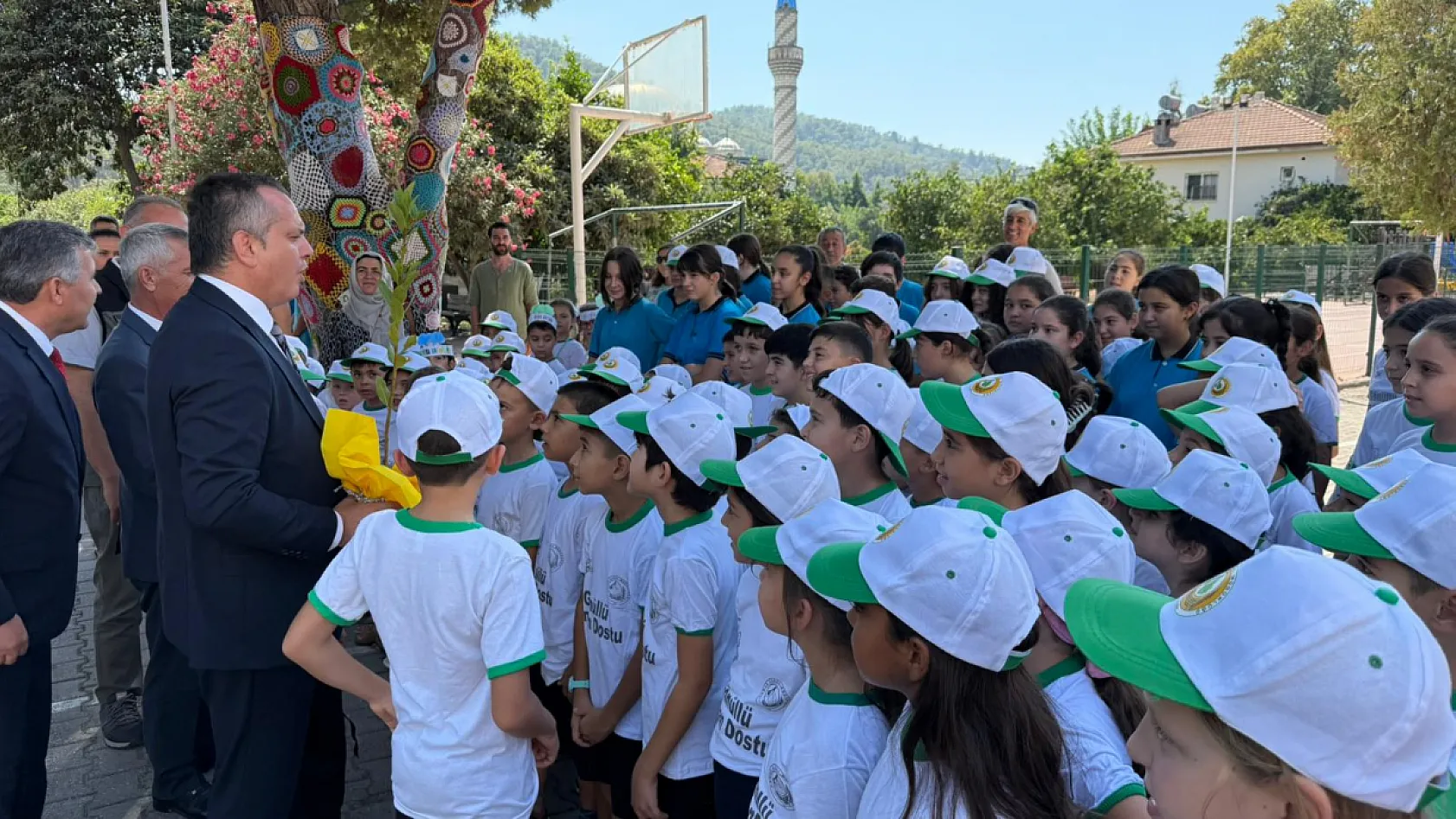 Fethiye'de Öğrencilerle Fidan Dikimi Etkinliği Düzenlendi