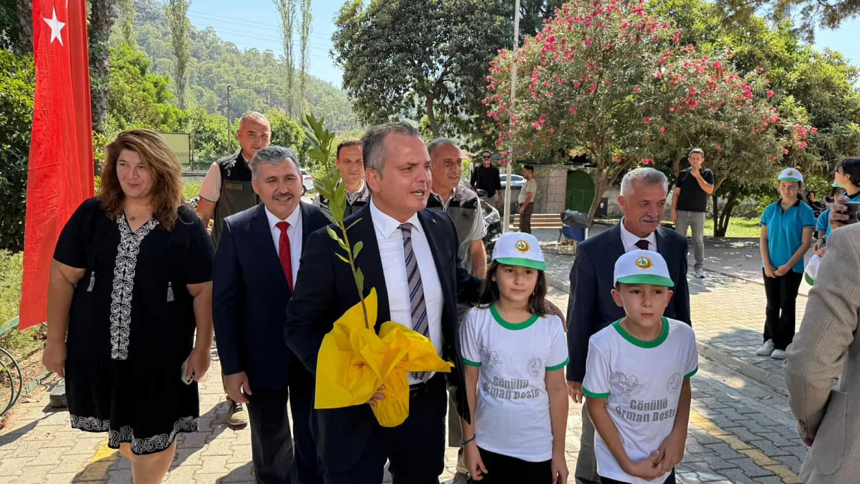 Fethiye'de Öğrencilerle Fidan Dikimi Etkinliği Düzenlendi