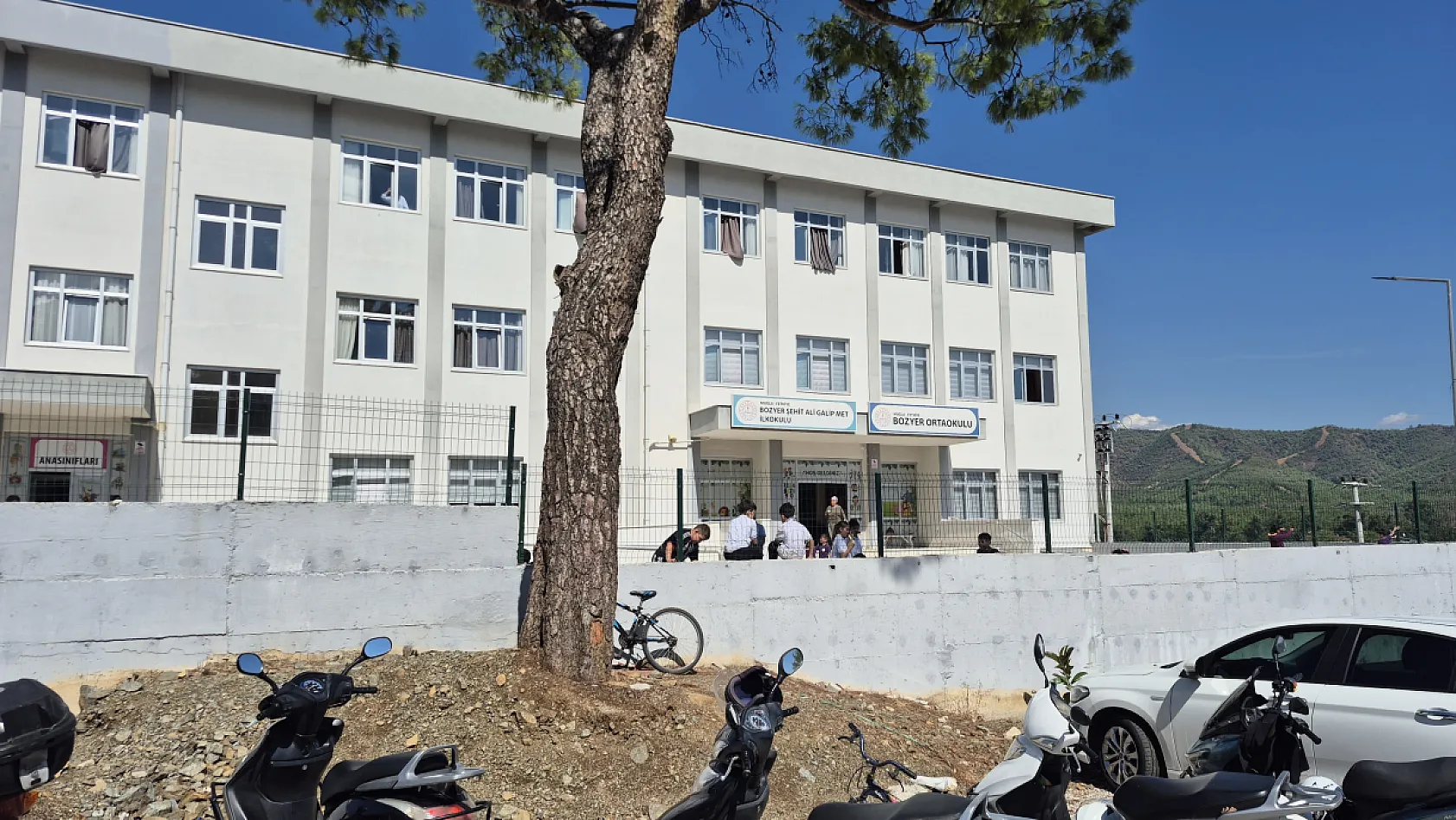 Fethiye'de Veliler Öğretmenlerinin Seydikemer'e Görevlendirilmesine Tepki Gösterdi