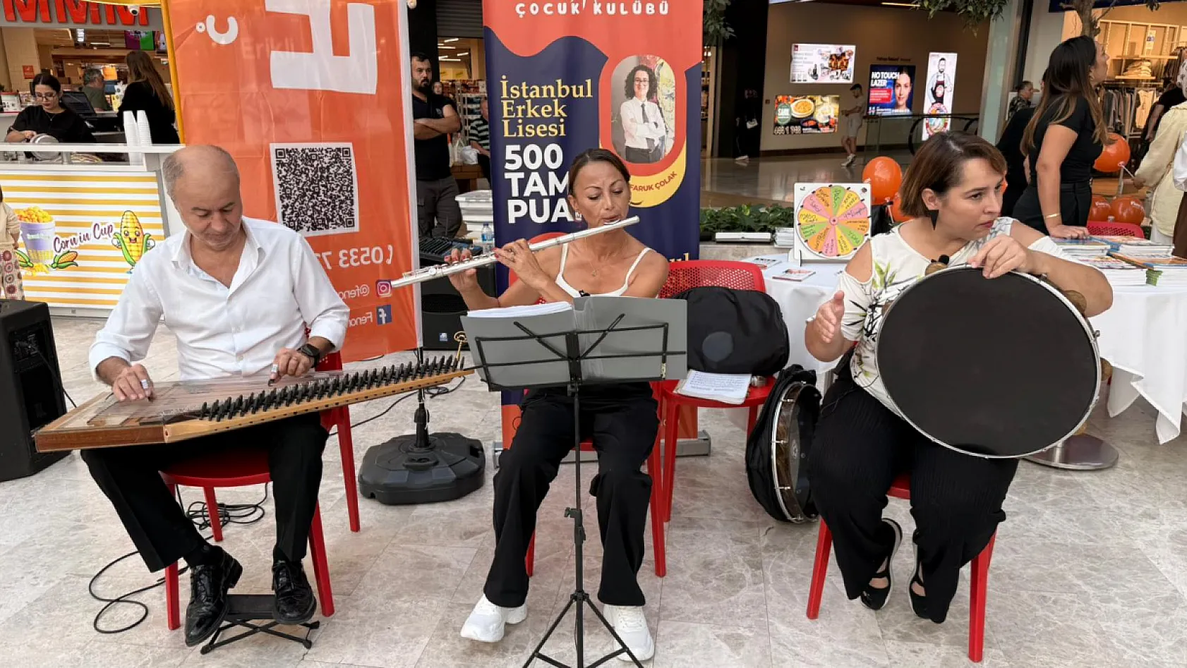 Fethiye Erasta AVM'de Müzik Dinletisi