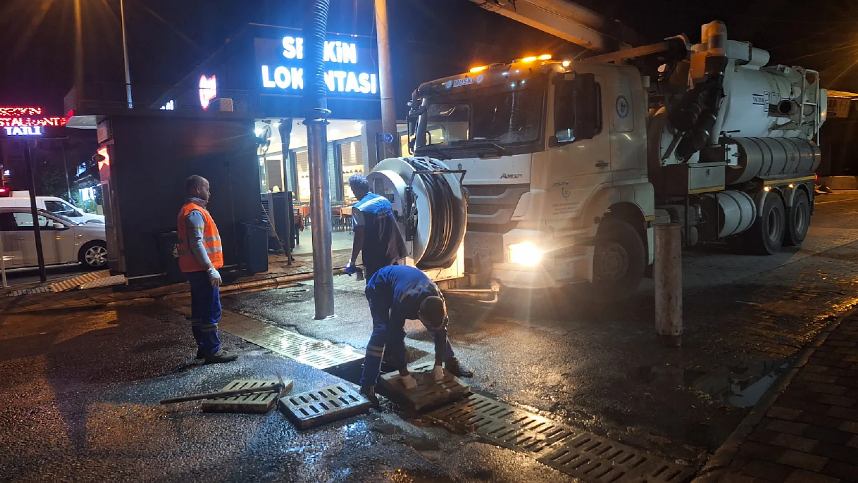 Fethiye Belediyesi Sağanak Öncesi Alarmda! Ekipler Gece Boyunca Sahadaydı