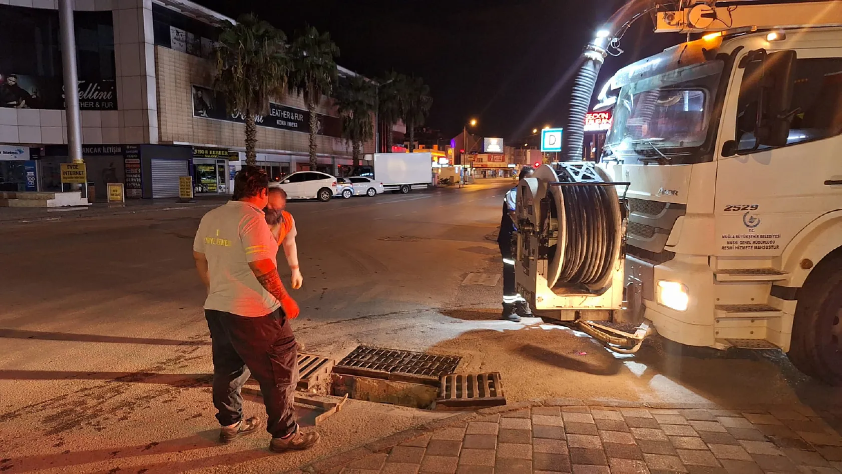 Fethiye Belediyesi Sağanak Öncesi Alarmda! Ekipler Gece Boyunca Sahadaydı