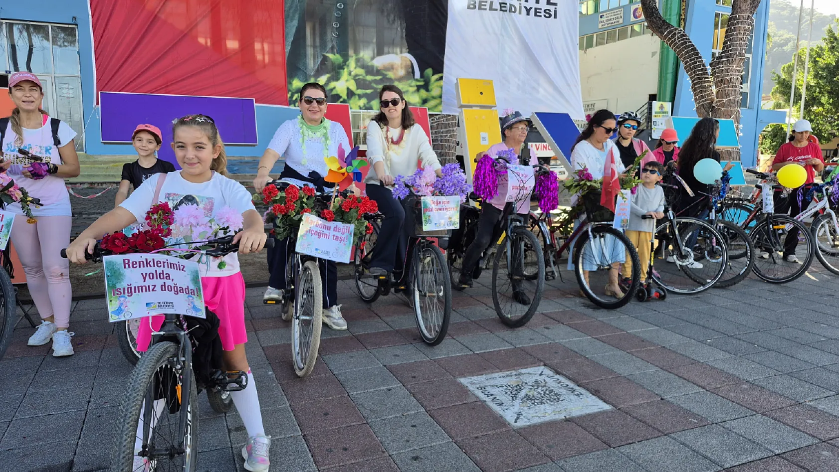 'Işıltılı Kadınlar, Karbonsuz Pedallar' Bisiklet Turu Renkli Görüntülere Sahne Oldu