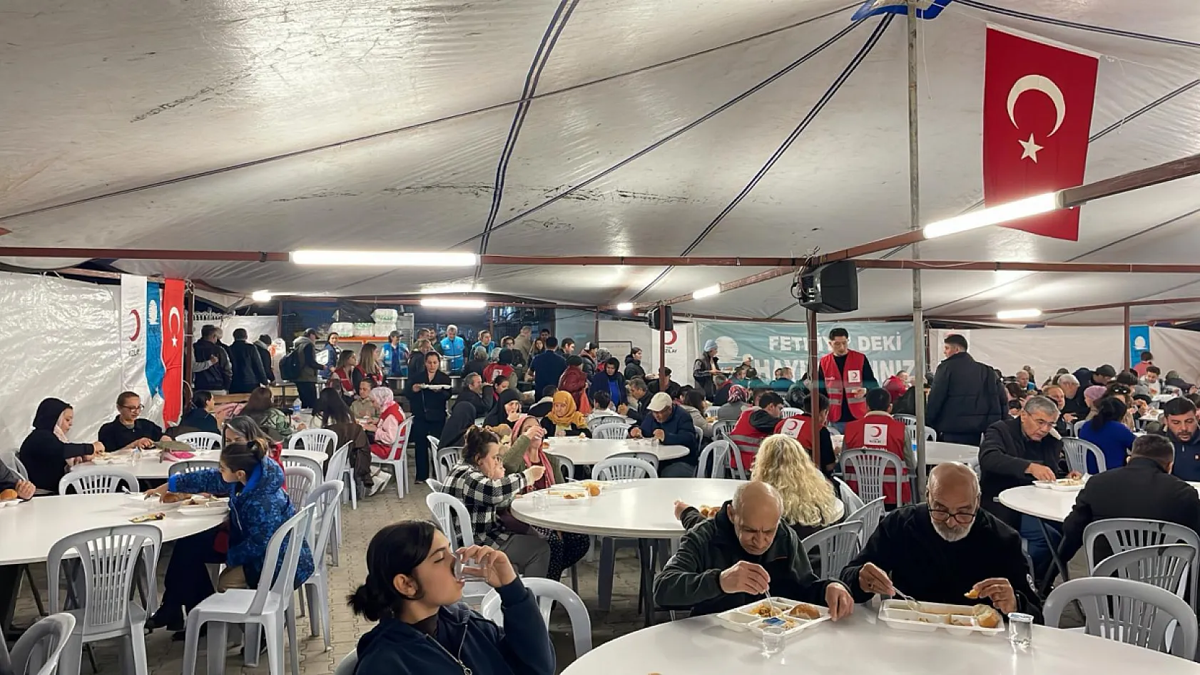 Türk Kızılay Fethiye Şubesi'nden Ramazan'ın İlk Gününde İftar Programı