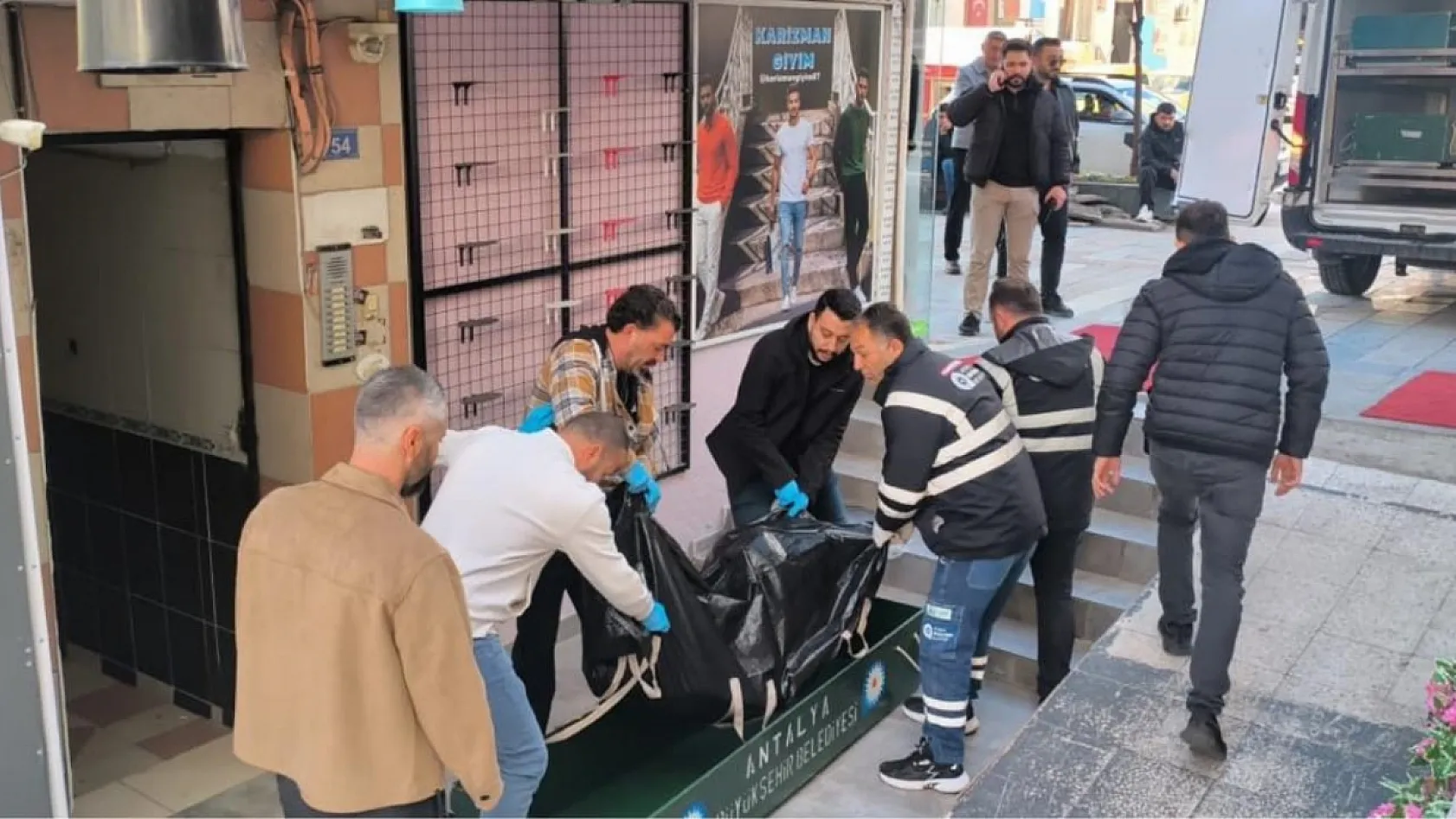 Antalya'da katil zanlısı saklandığı adreste yakalandı