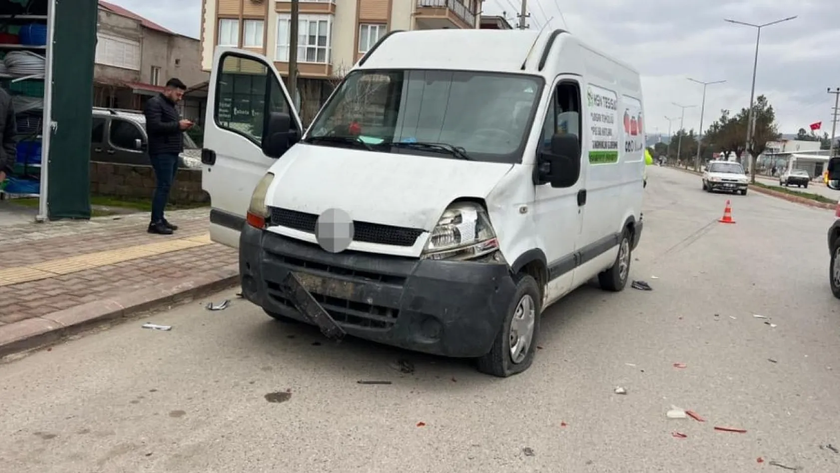 Burdur'da panelvanla çarpışan motosiklet sürücüsü metrelerce savrularak hayatını kaybetti