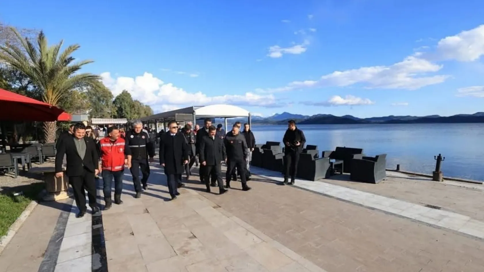 Muğla Valisi Akbıyık, Köyceğiz'de yağışlardan zarar gören esnafı ziyaret etti