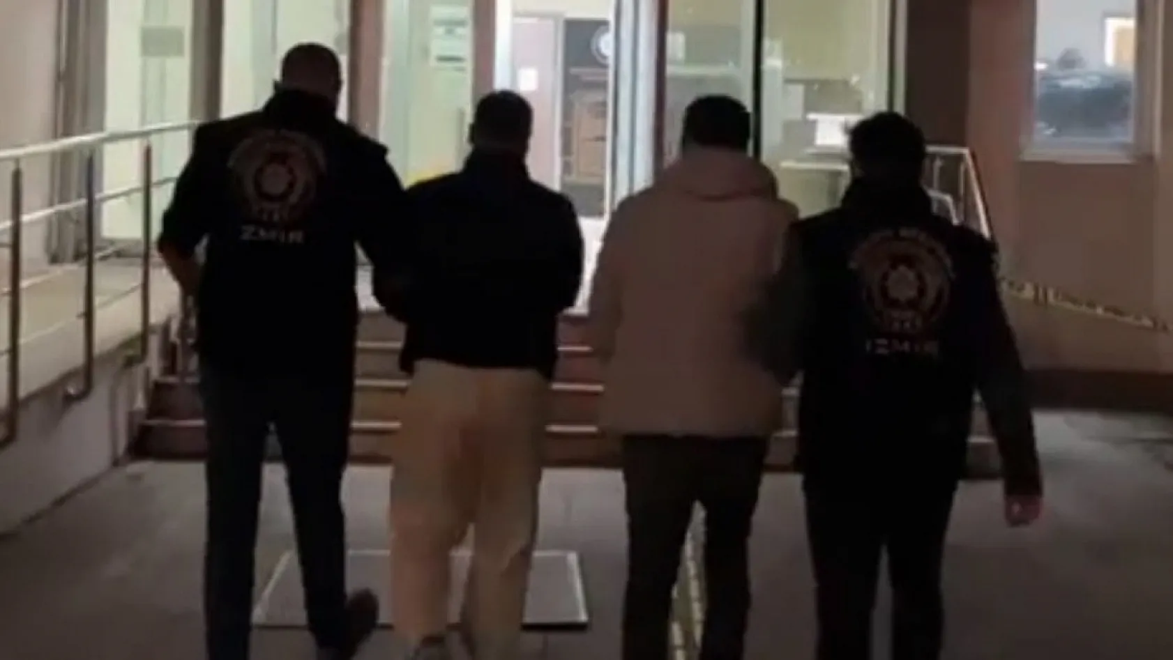 Kapıyı 'polisiz' diyerek açtırdılar, silahla vurup 550 bin lira parayı çaldılar