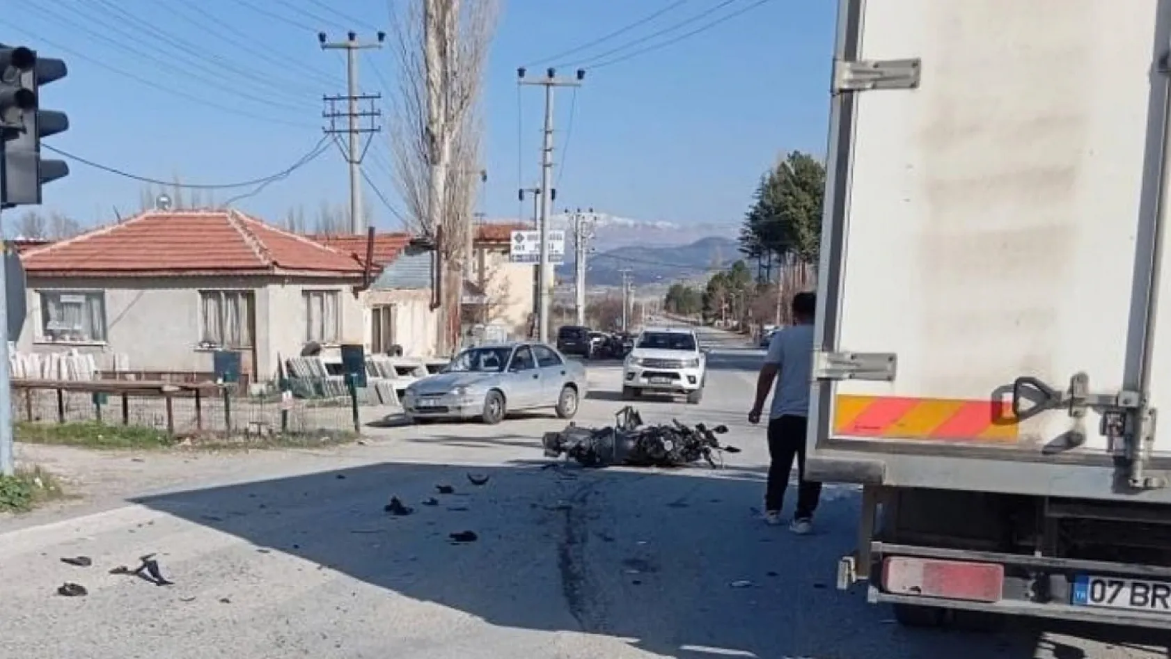 Burdur'da kamyonet ile çarpışan motosikletin sürücüsü hayatını kaybetti