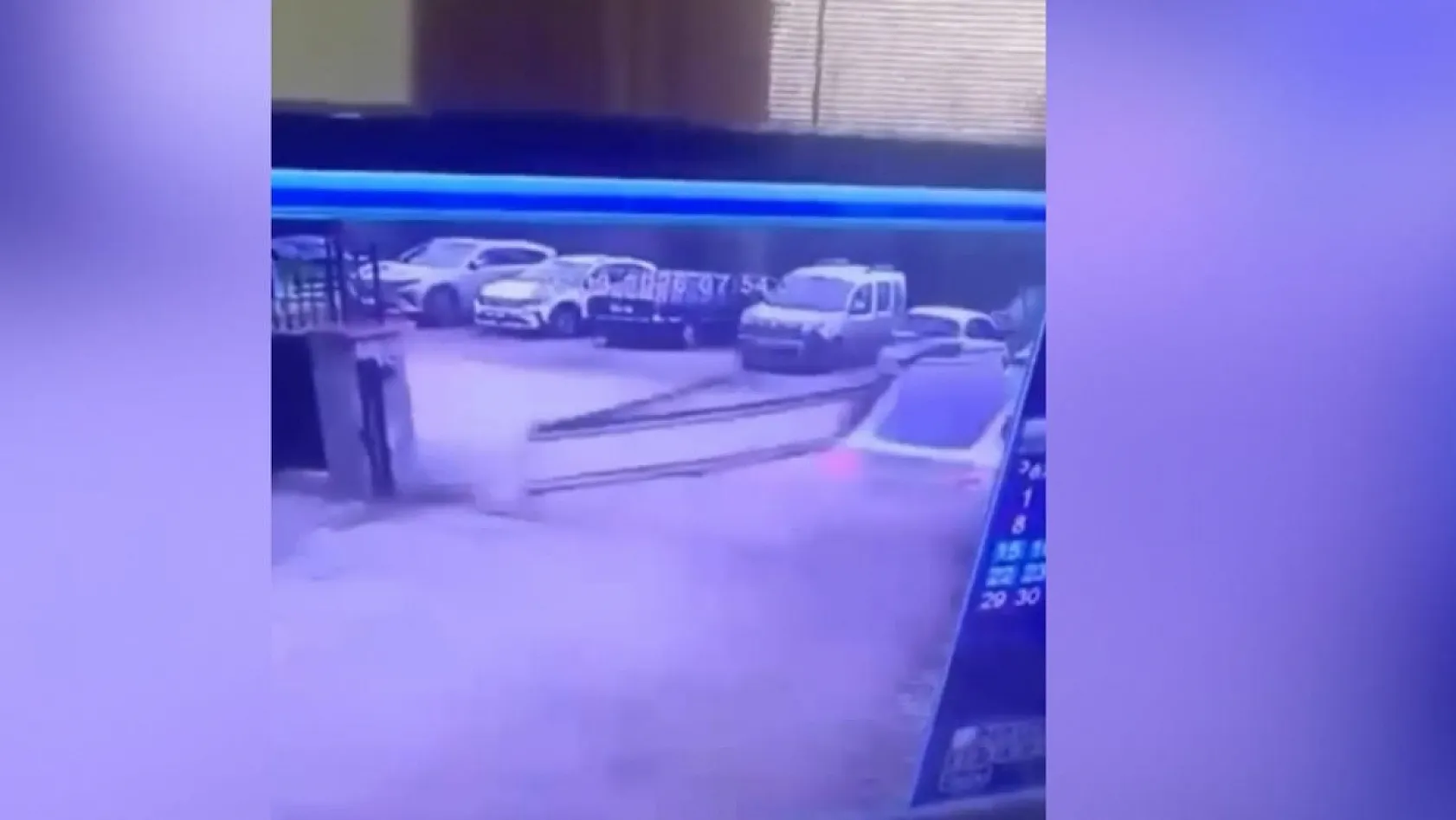Kontrolden çıkan elektrikli araç, otoparkı savaş alanına çevirdi