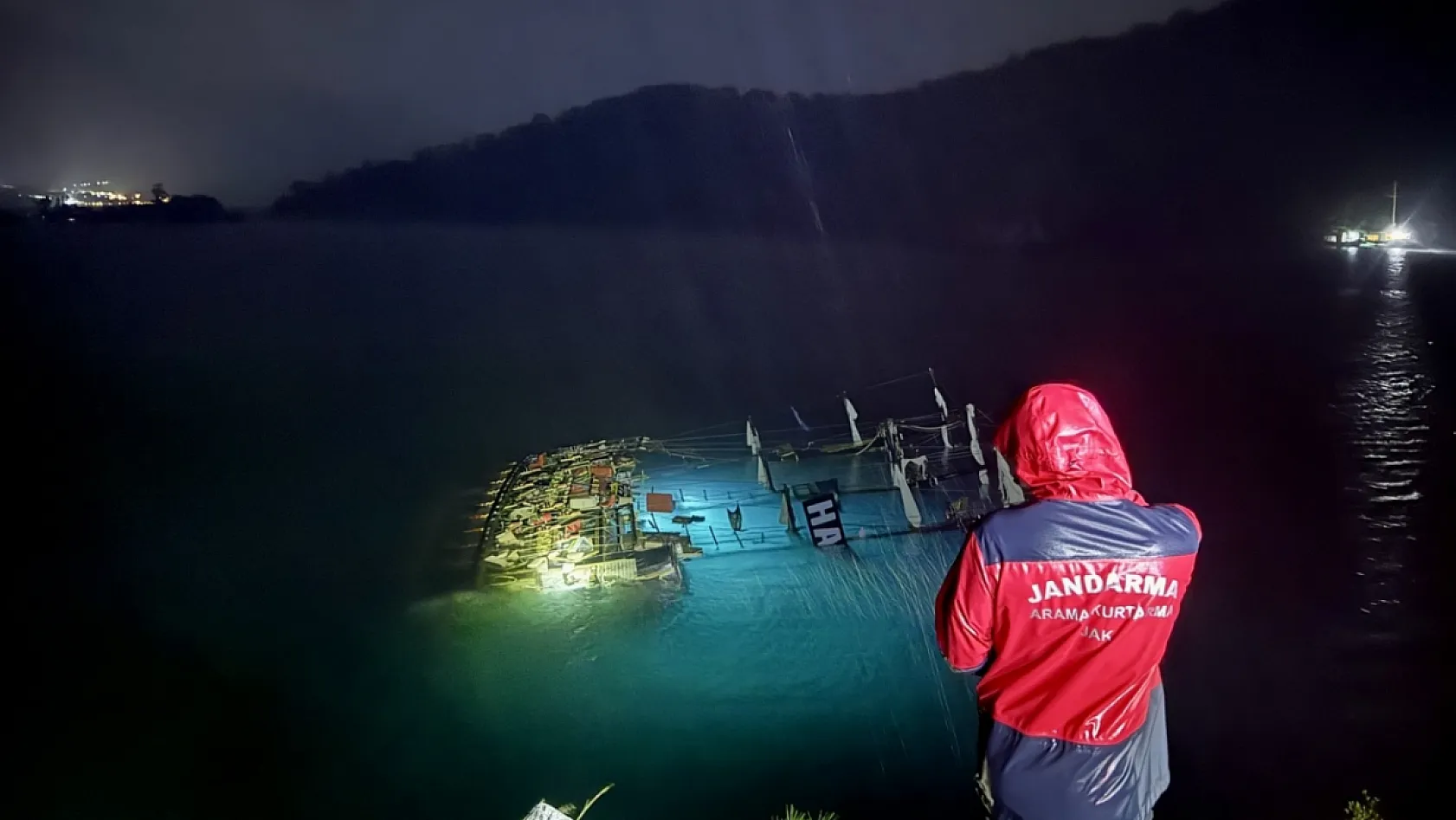 Fethiye'de batan teknedeki 6 kişi kurtarıldı, 1 kişi aranıyor