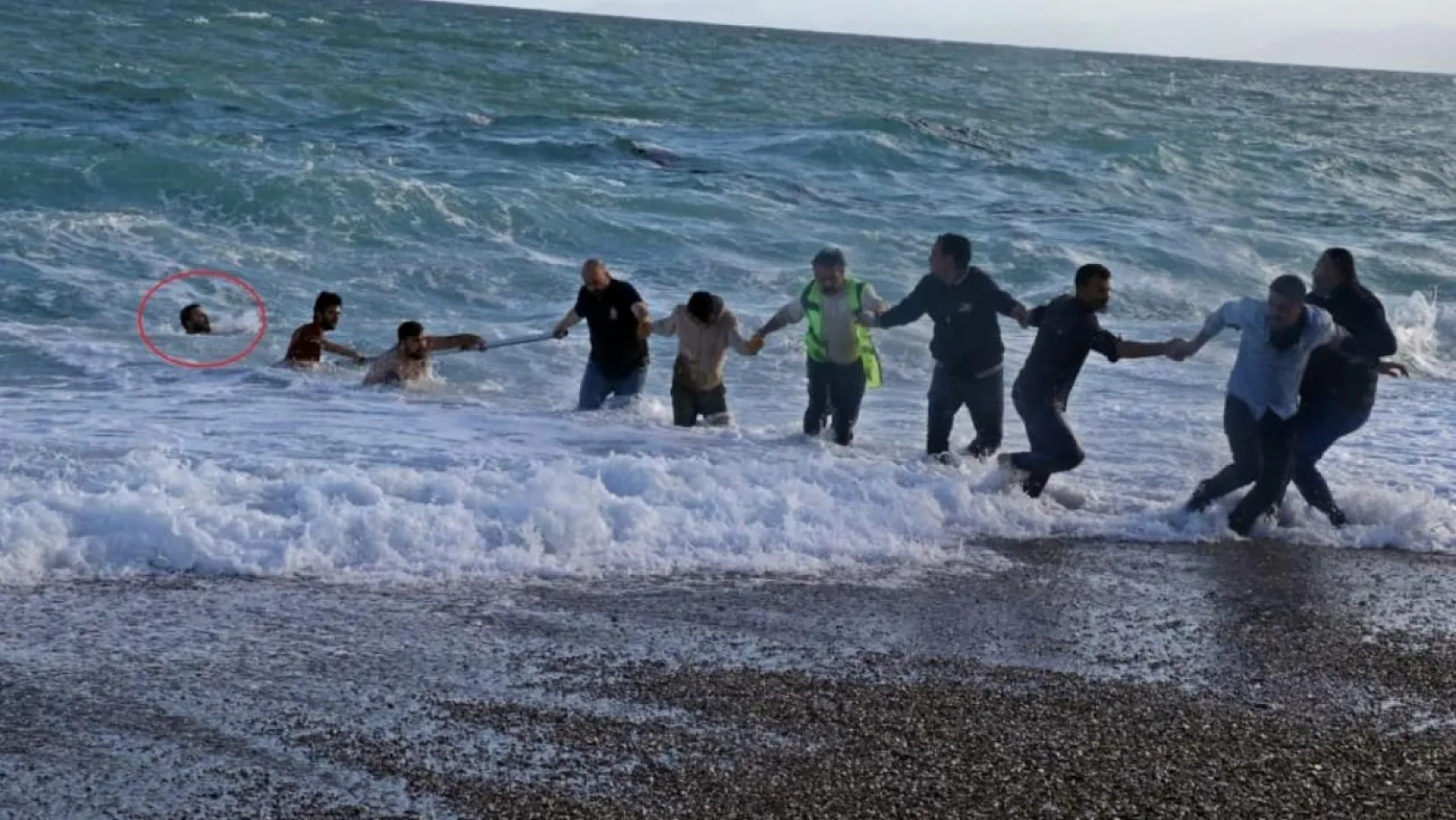 Dünyaca ünlü sahilde can pazarı: 2 kardeş kurtuldu, kuzen hayatını kaybetti