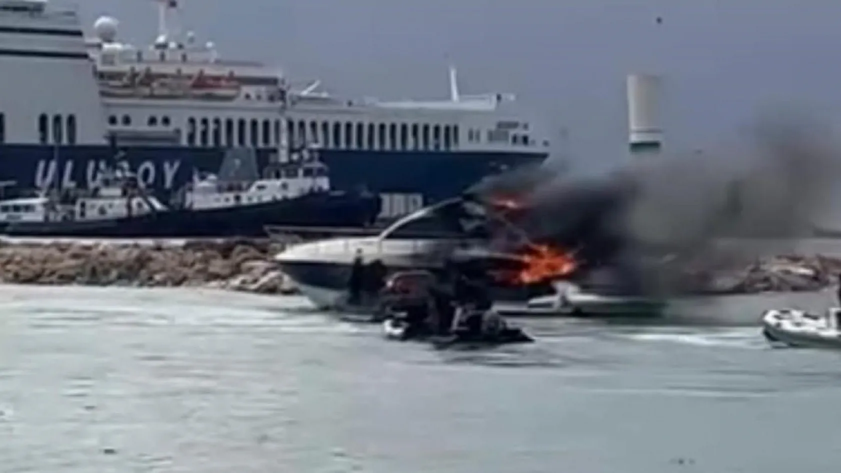 İzmir Çeşme'de motoryatta yangın paniği