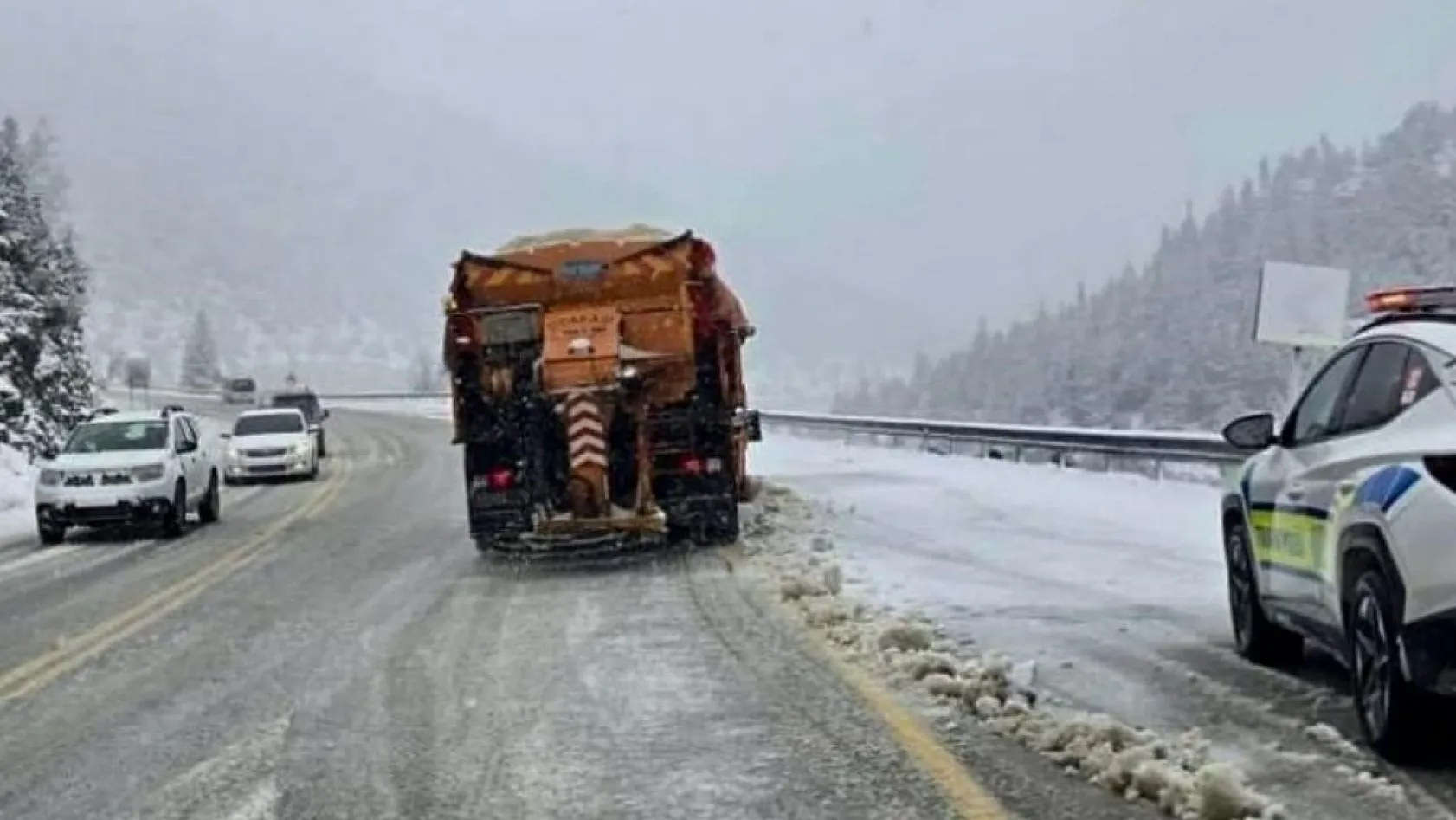 Antalya-Konya Karayolu'nda kar yağışı başladı