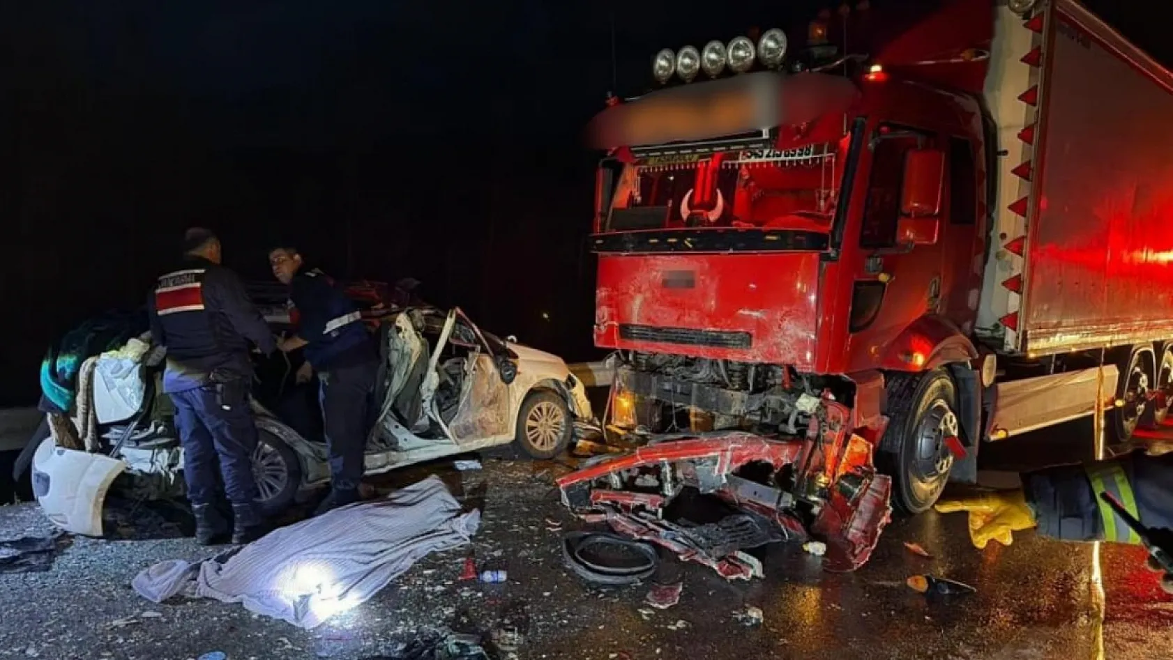 Isparta-Antalya Karayolu'nda feci kaza: 1 ölü, 4 yaralı