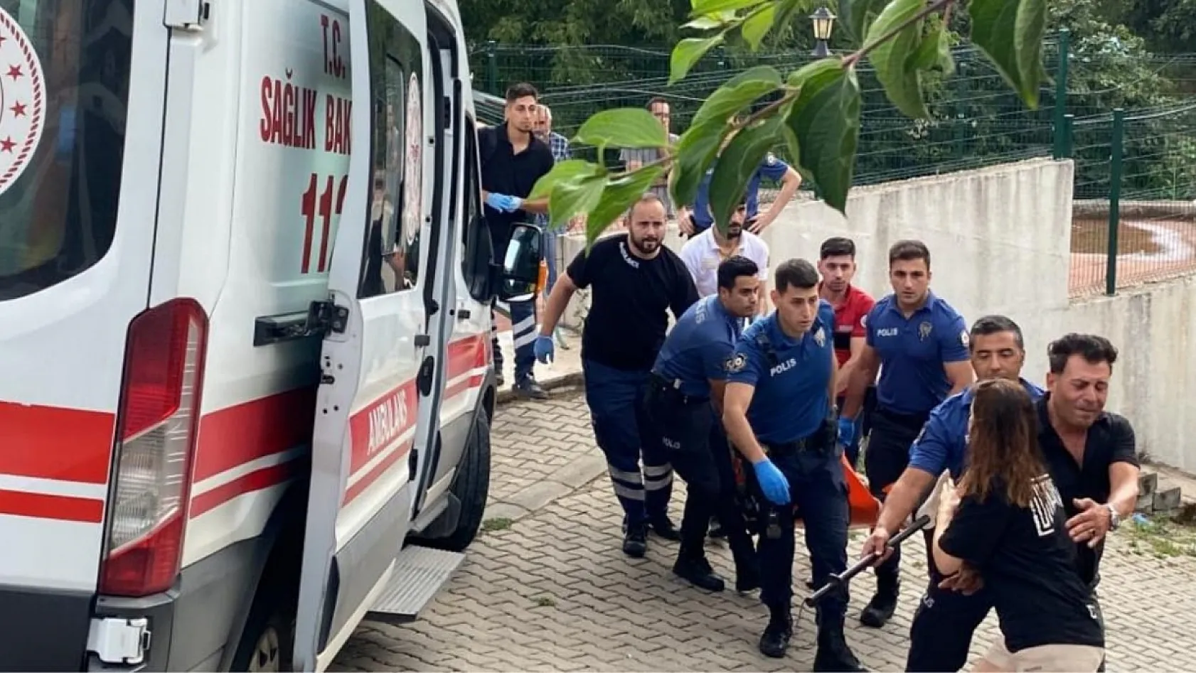 Eski eşini öldürüp oğlunu yaralayan sanıktan ceza almamak için şok savunma