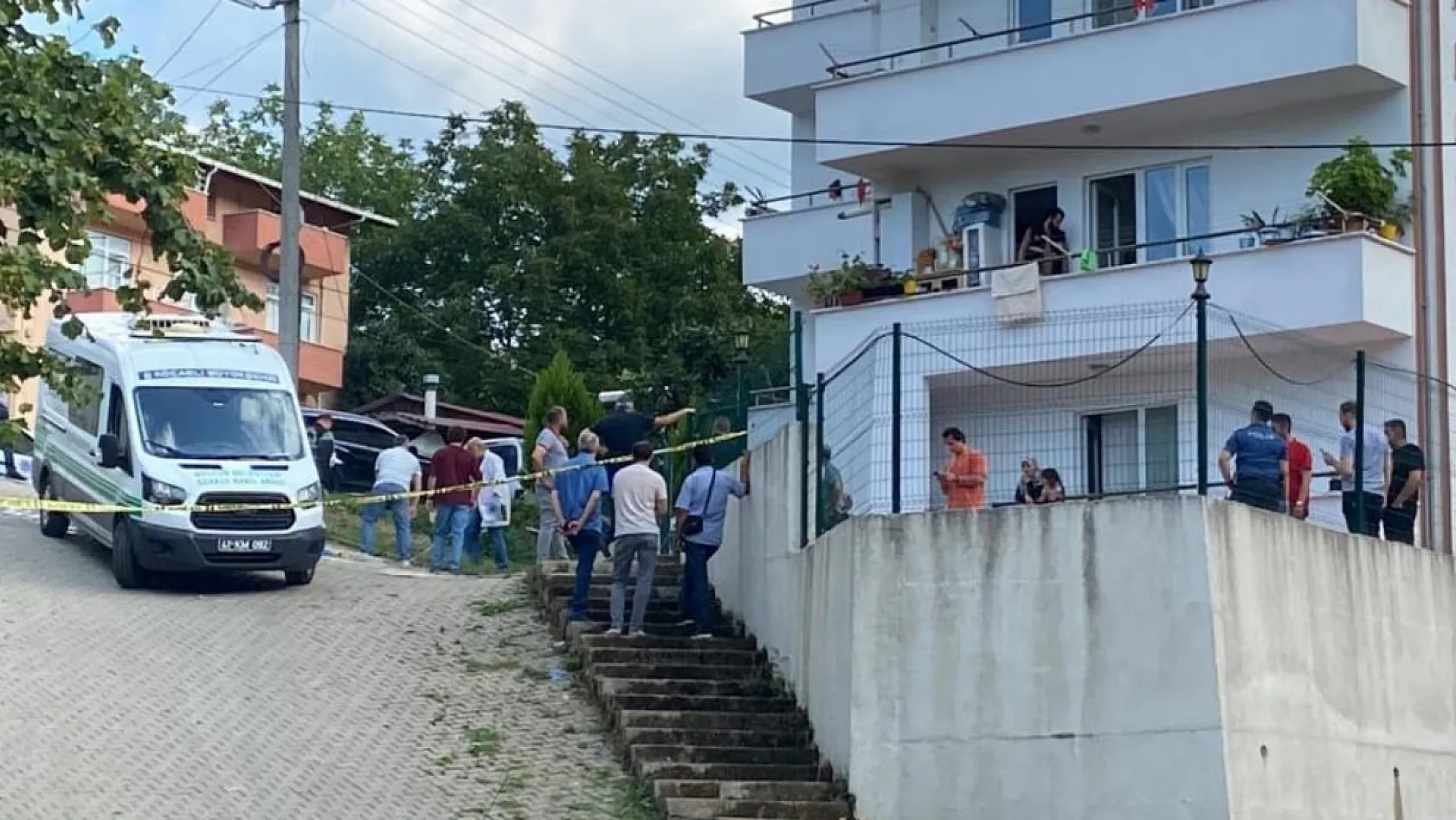 Eski eşini öldürüp oğlunu yaralayan sanıktan ceza almamak için şok savunma