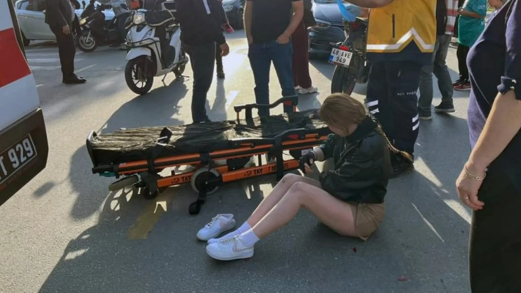 Menteşe'de araçlar birbirine girdi: 2 yaralı
