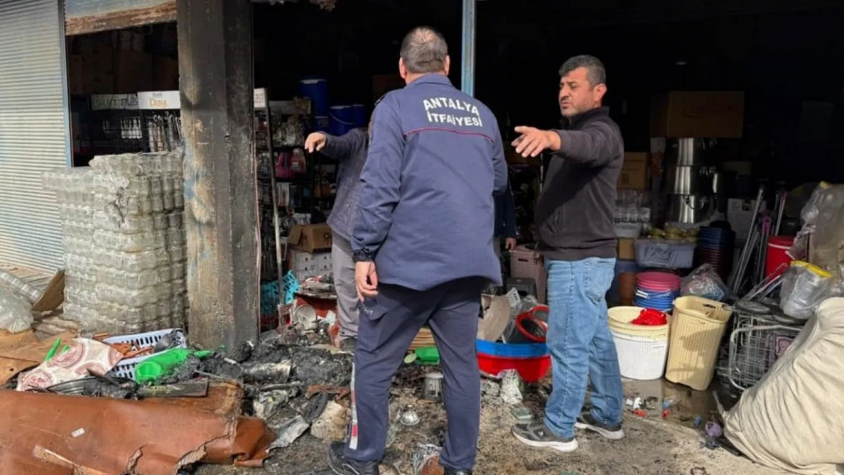 Züccaciye Deposunda Yangın Paniği