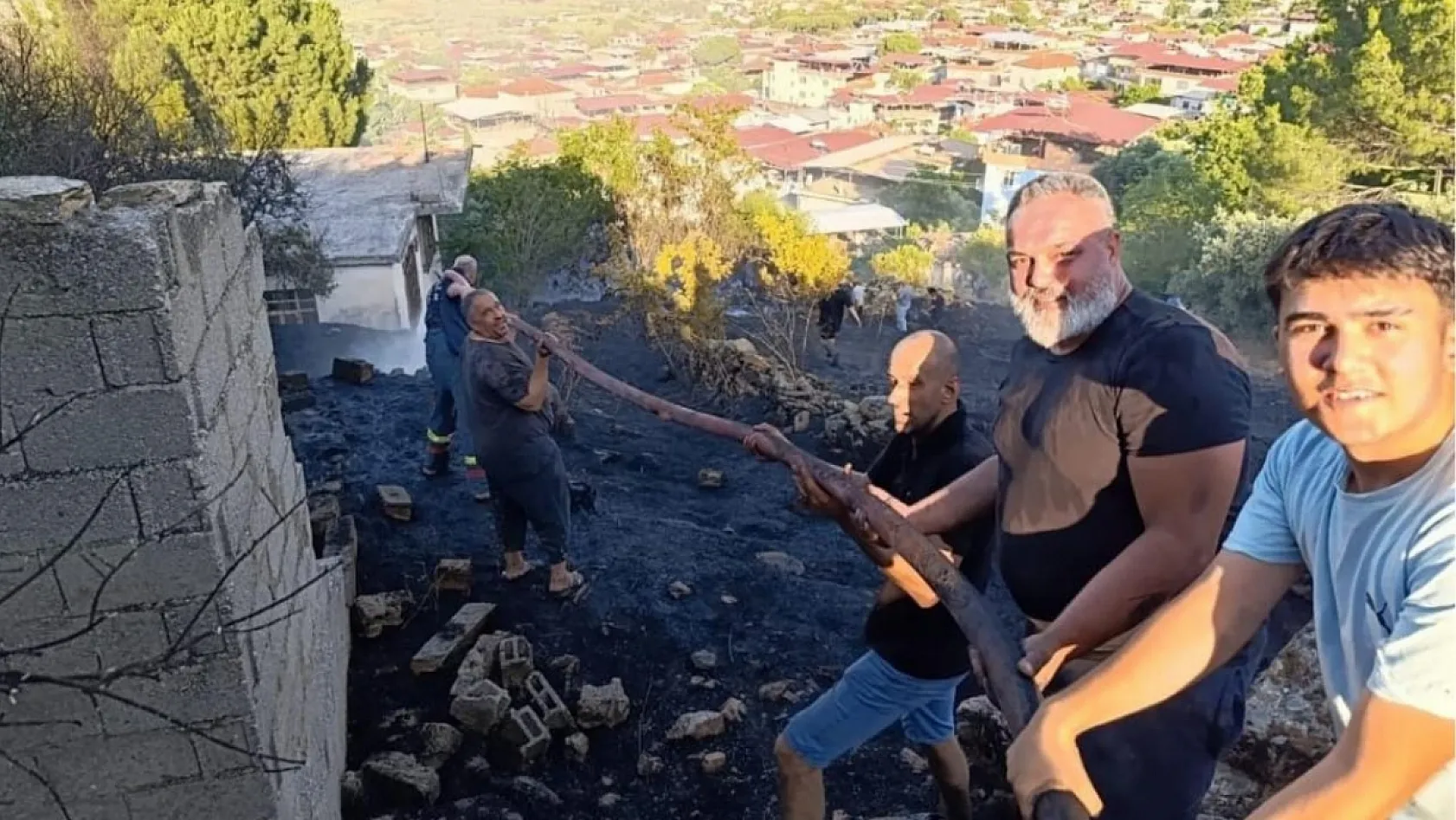 Aydın'da Arazi Yangını Ekiplerin Müdahalesiyle Söndürüldü