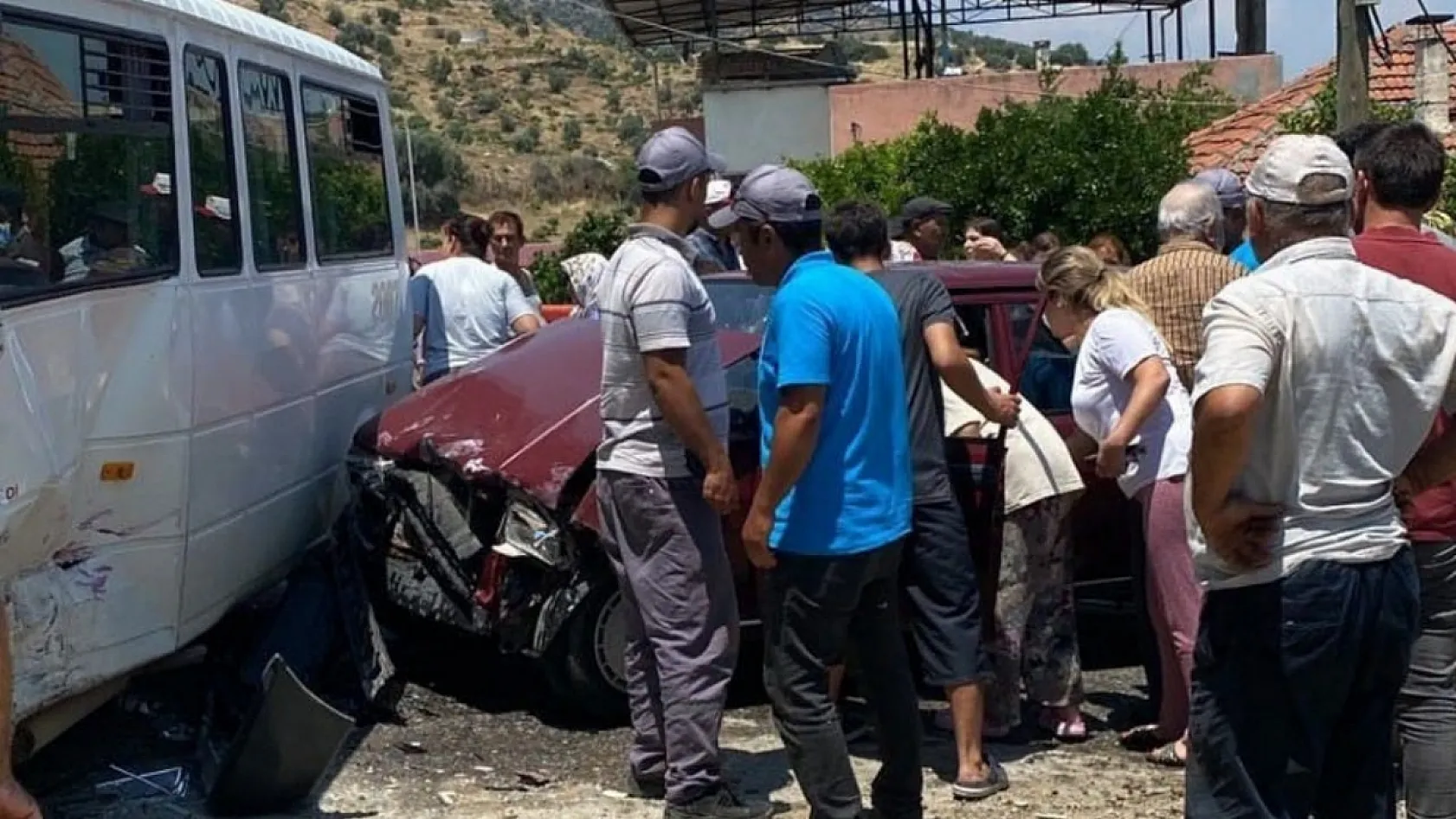 Aydın Bozdoğan'da Trafik Kazası: 3 Kişi Yaralandı
