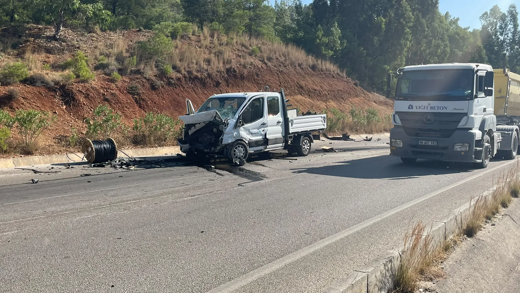 Fethiye-Seydikemer Yolunda Korkutan Kaza: Araçlar Kafa Kafaya Çarpıştı
