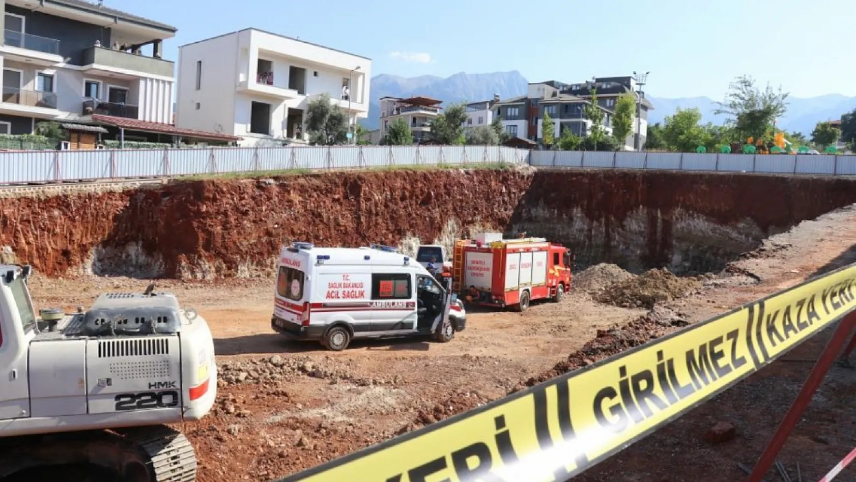 İnşaat kazısında göçük altında kalan kepçe operatörü hayatını kaybetti