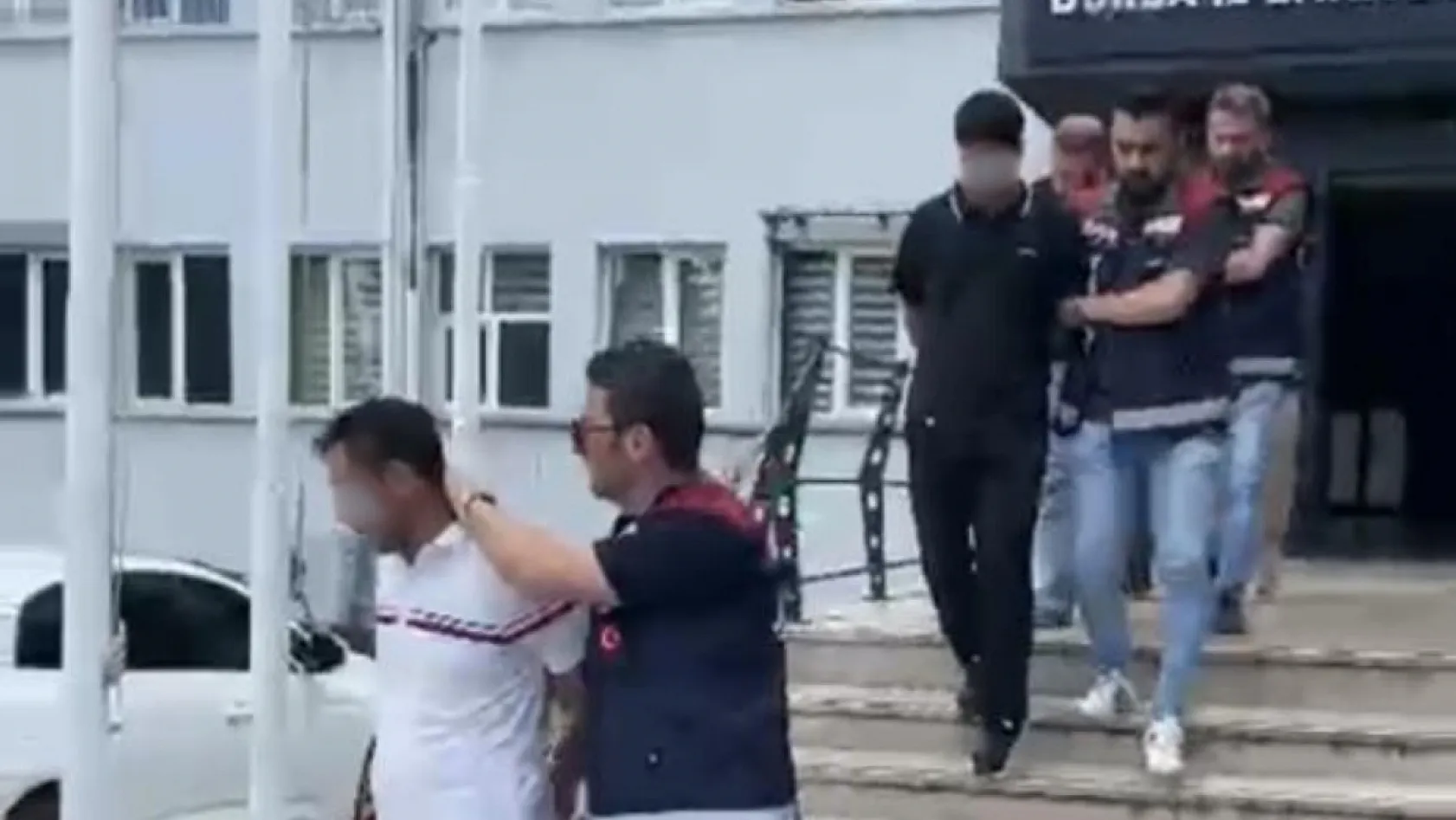 İş ve burs vaadiyle hesap avına çıkan şebekeye film gibi operasyon: Polis 'ikinci kişi' rolüne girip çökertti