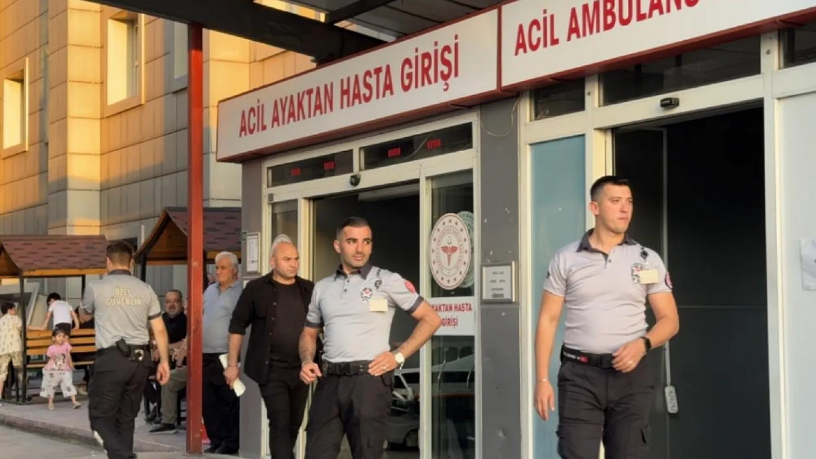 İş yerine gelen şüpheli, tartıştığı kişiyi ayağından vurdu