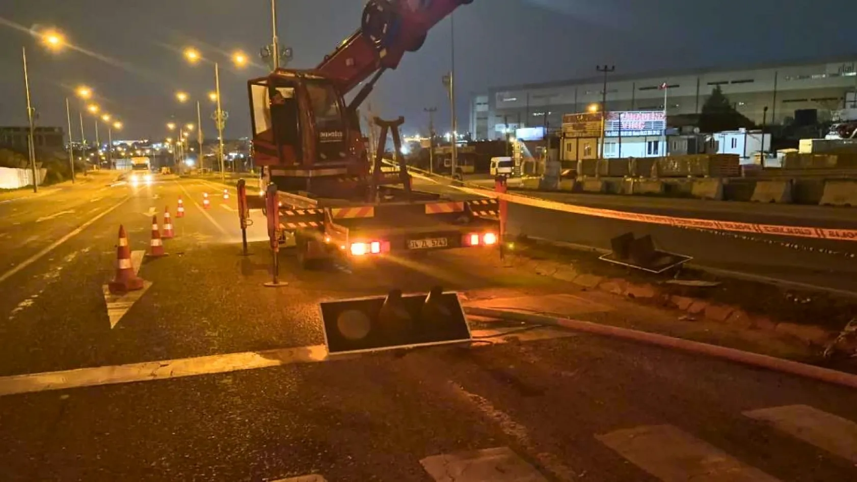 İşçi servisi ile otomobil çarpıştı: 11 yaralı