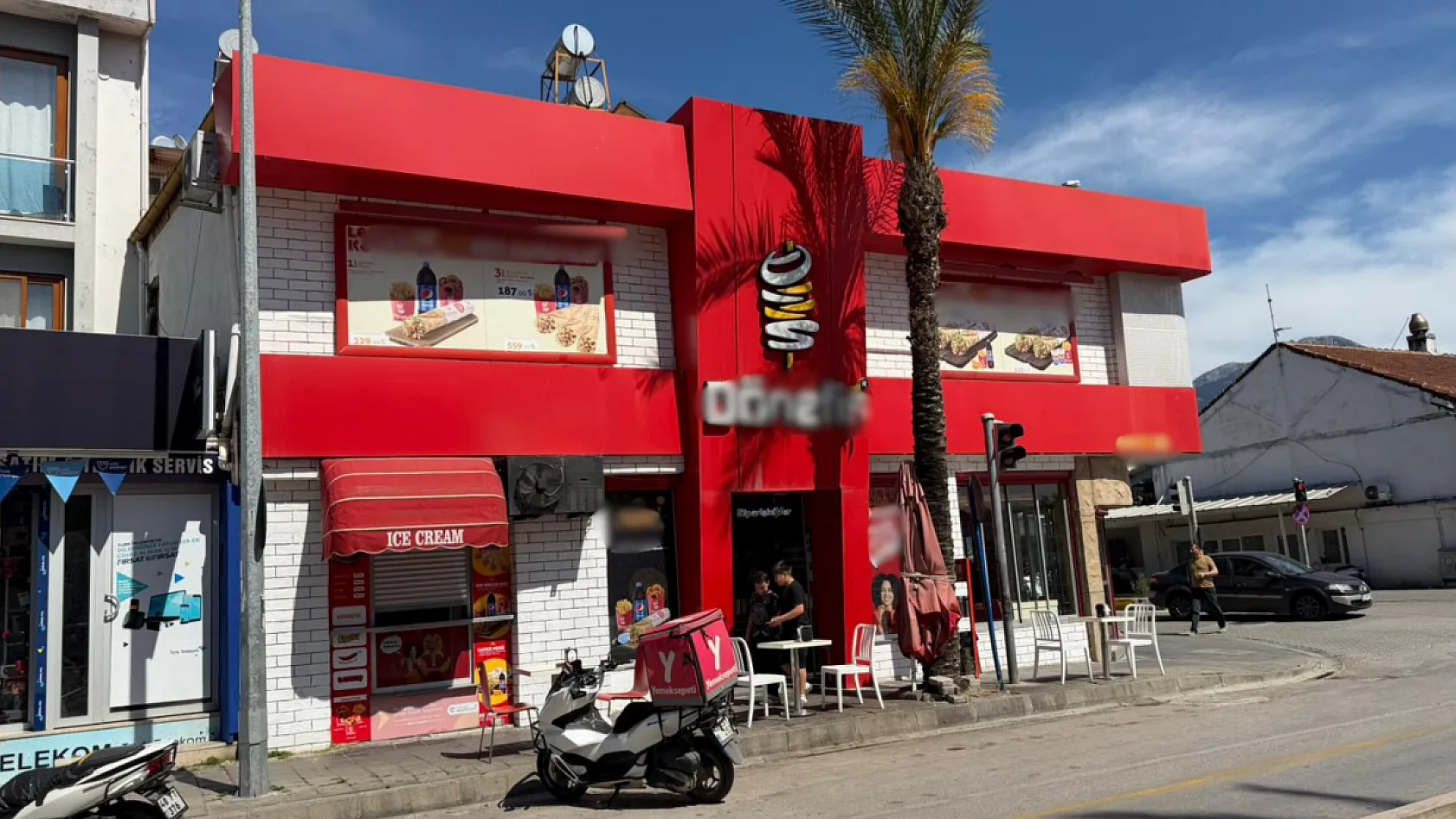 İşletmenin Kaldırıma Koyduğu Masa Sandalyeler Tepki Çekti