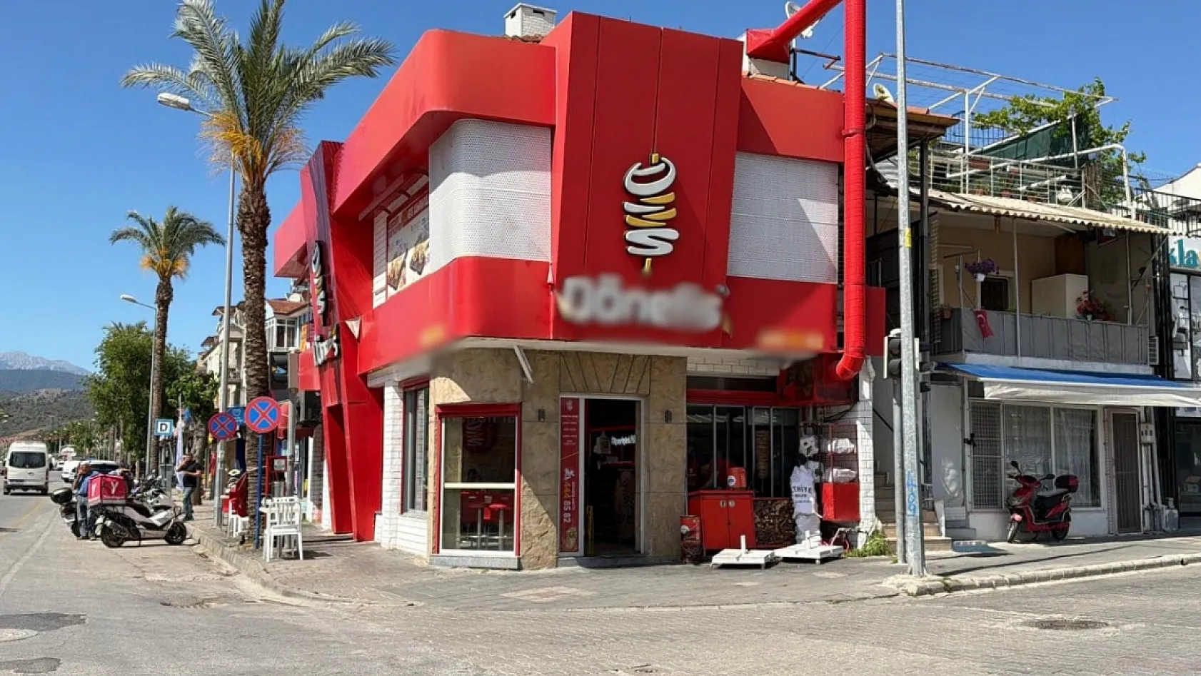 İşletmenin Kaldırıma Koyduğu Masa Sandalyeler Tepki Çekti