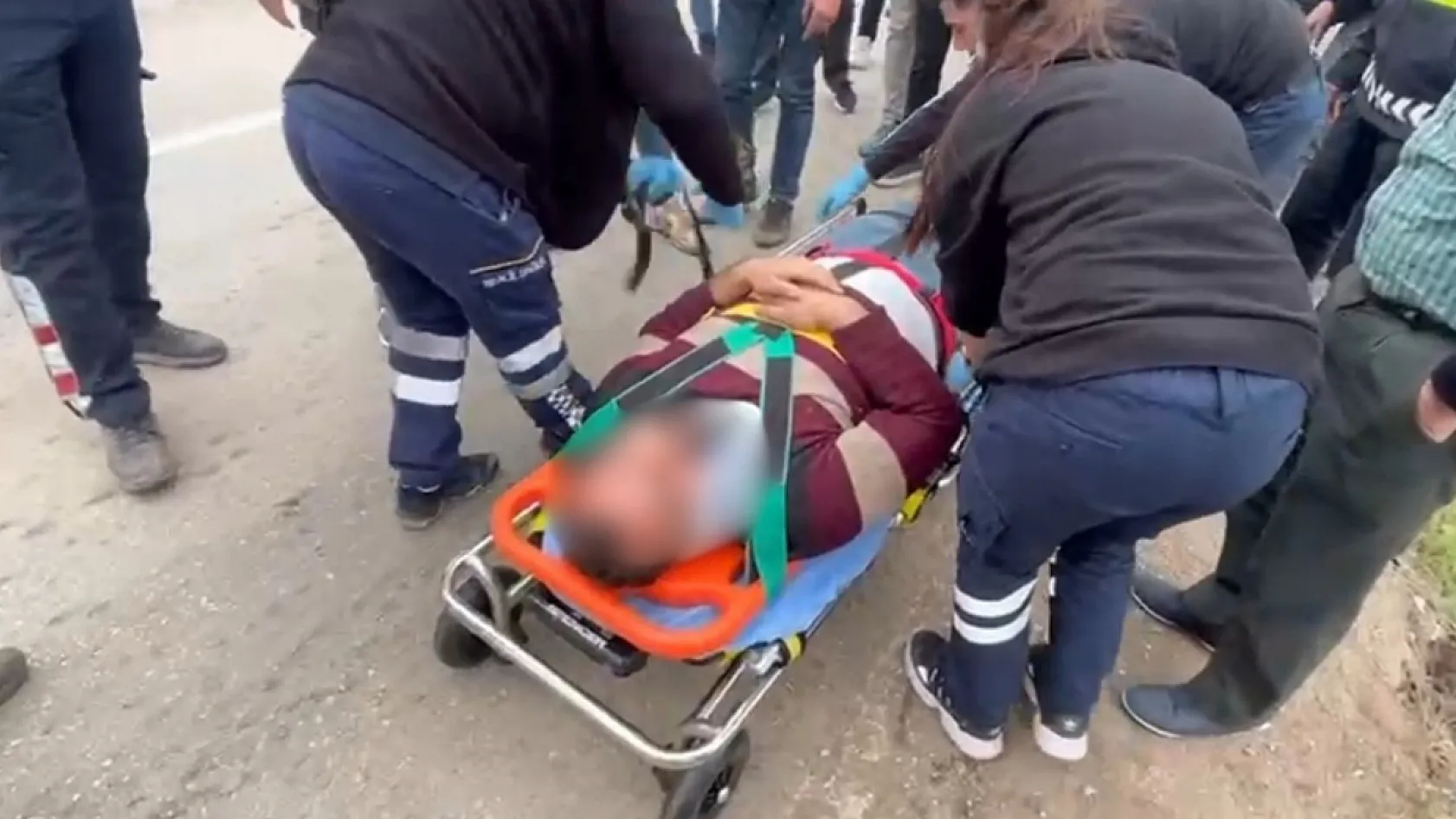 Isparta'da elma yüklü çekici kanala devrildi: 1 yaralı
