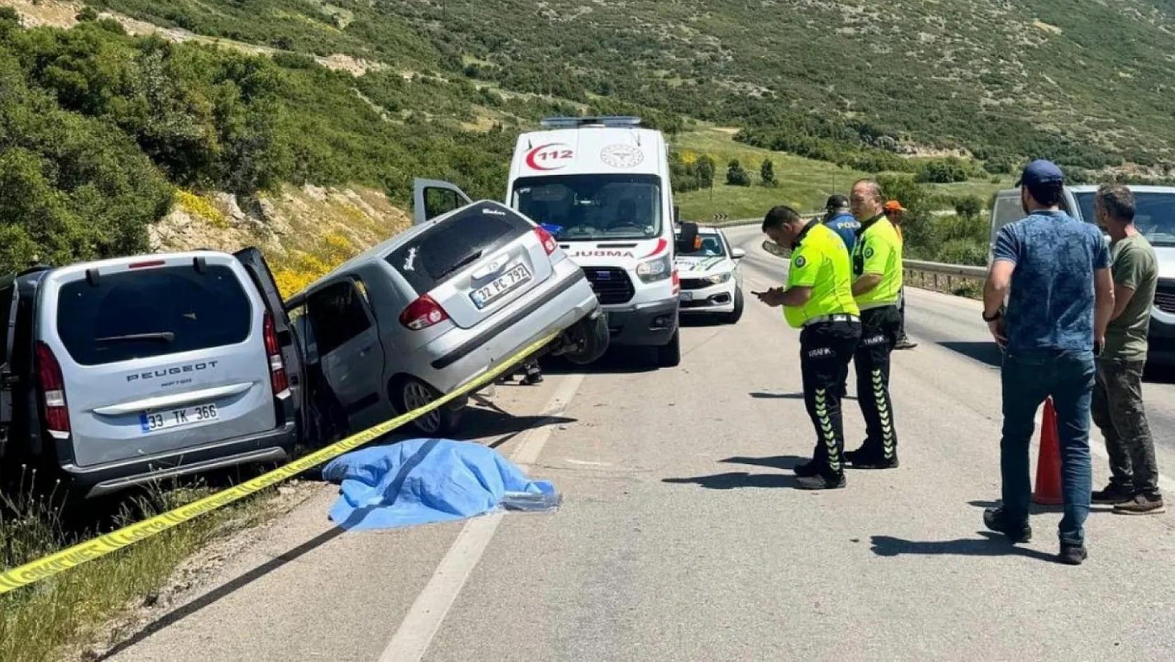 Isparta'da iki otomobil çarpıştı: 1 ölü, 5 yaralı