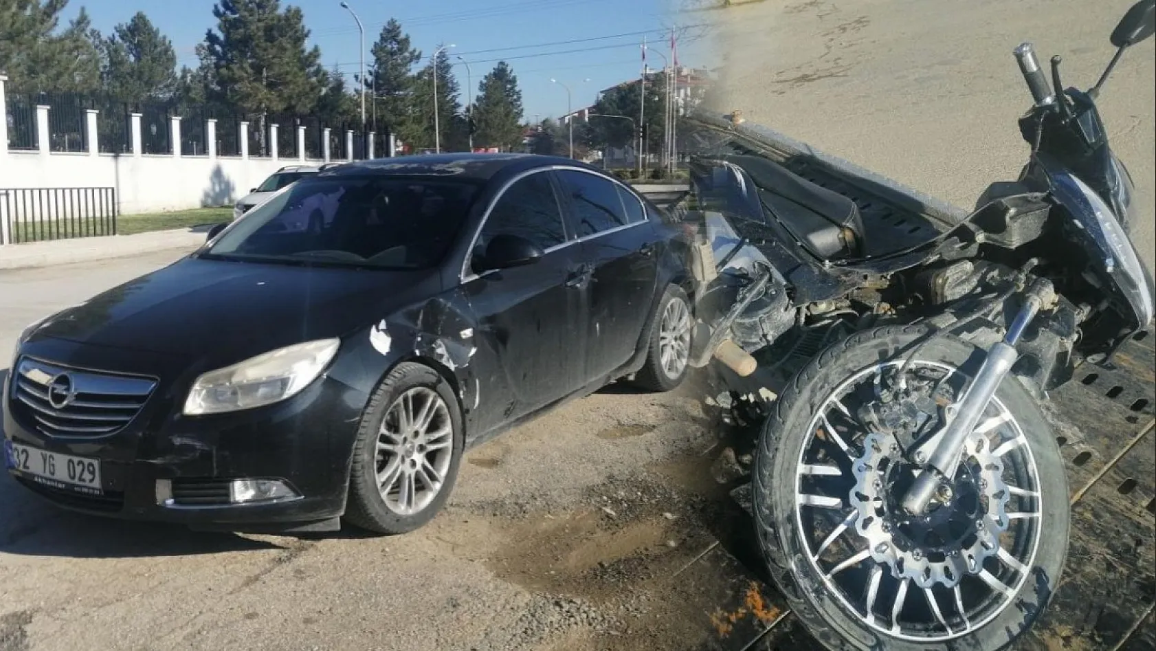 Isparta'da Otomobil ile Motosiklet Çarpıştı, Sürücü Yaralandı