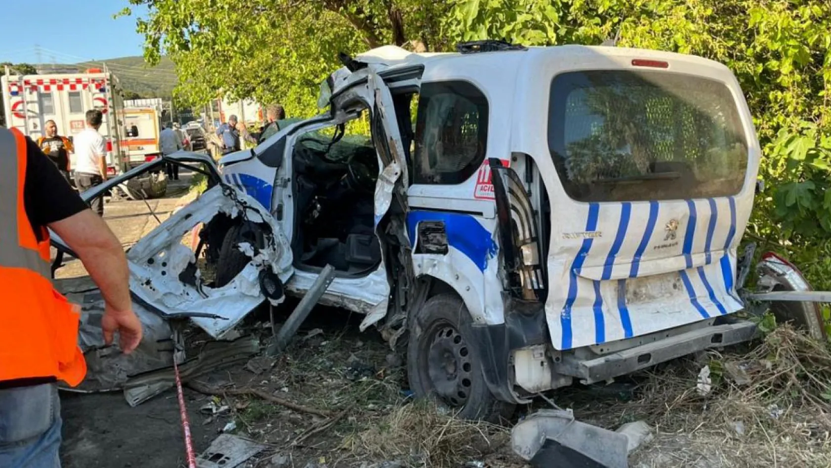 İzmir'de 1'i polis 3 kişinin hayatını kaybettiği kazada lojistik firmasının sahibi gözaltına alındı