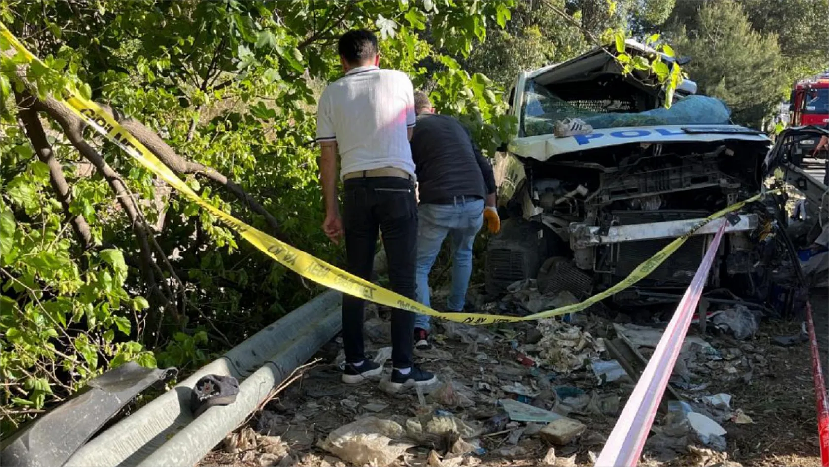 İzmir'de freni boşalan tır 10 araca çarptı: 1'i polis 3 kişi hayatını kaybetti, 5 kişi yaralandı